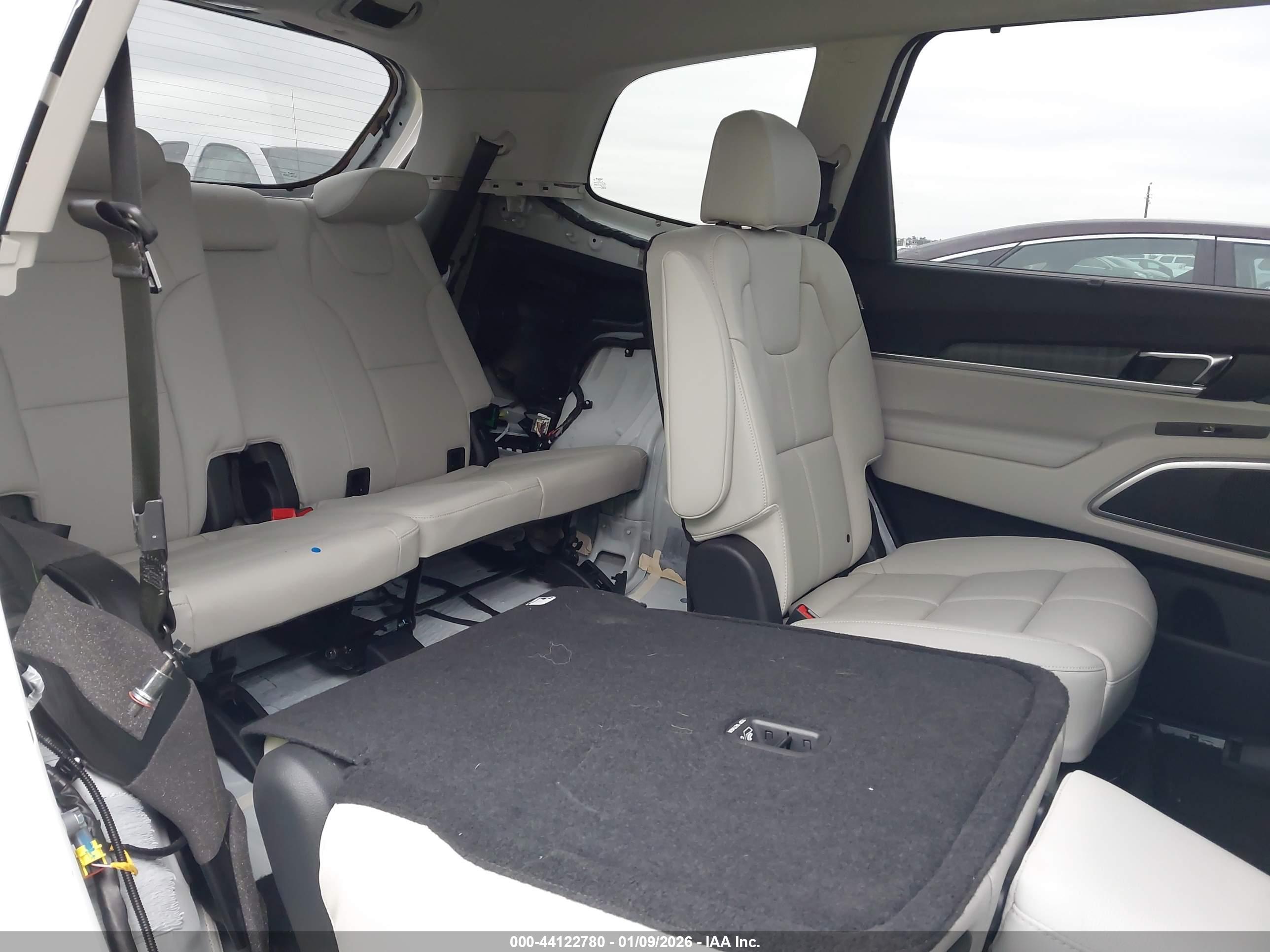 KIA TELLURIDE image 8