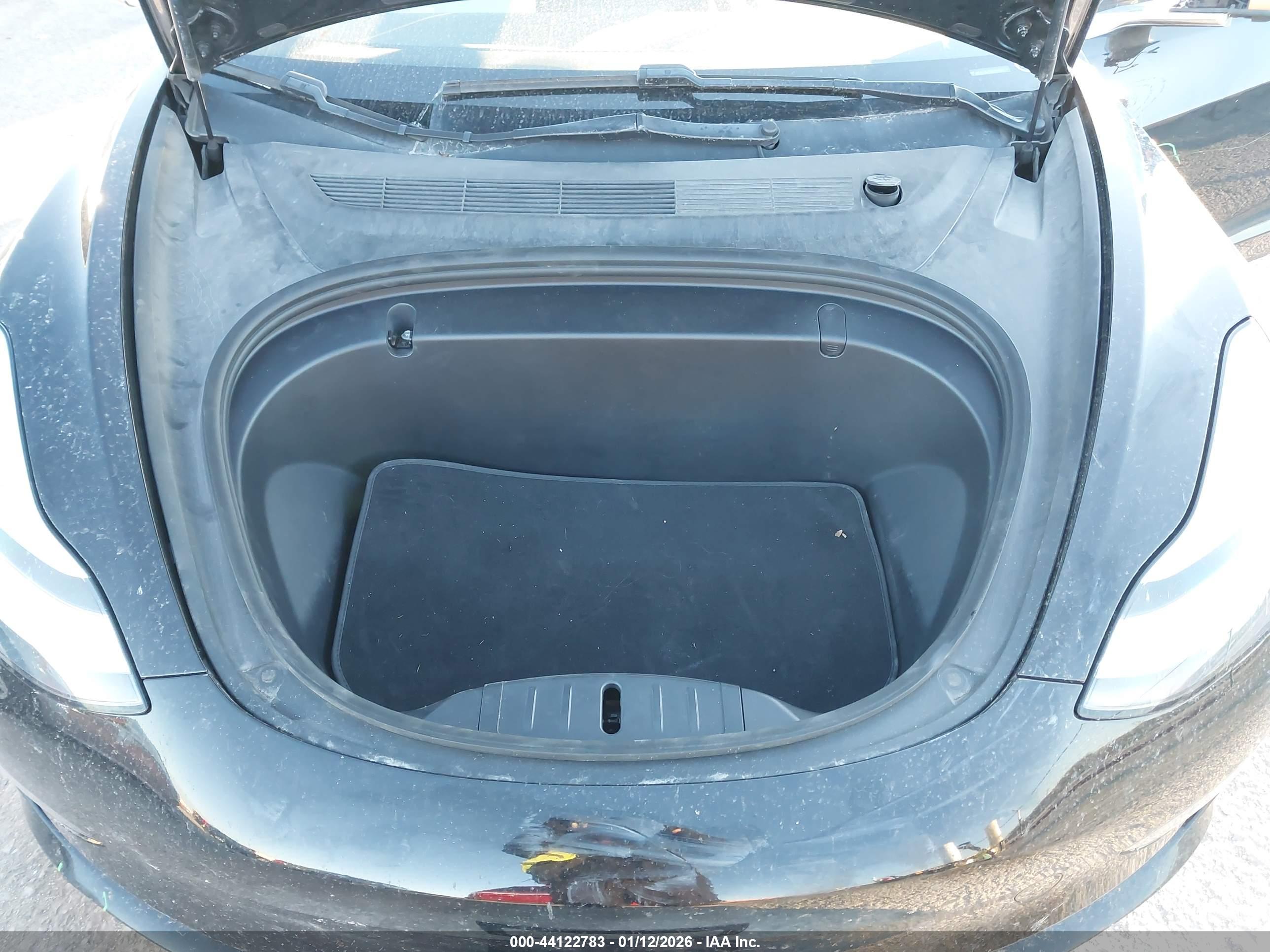 TESLA MODEL image 10