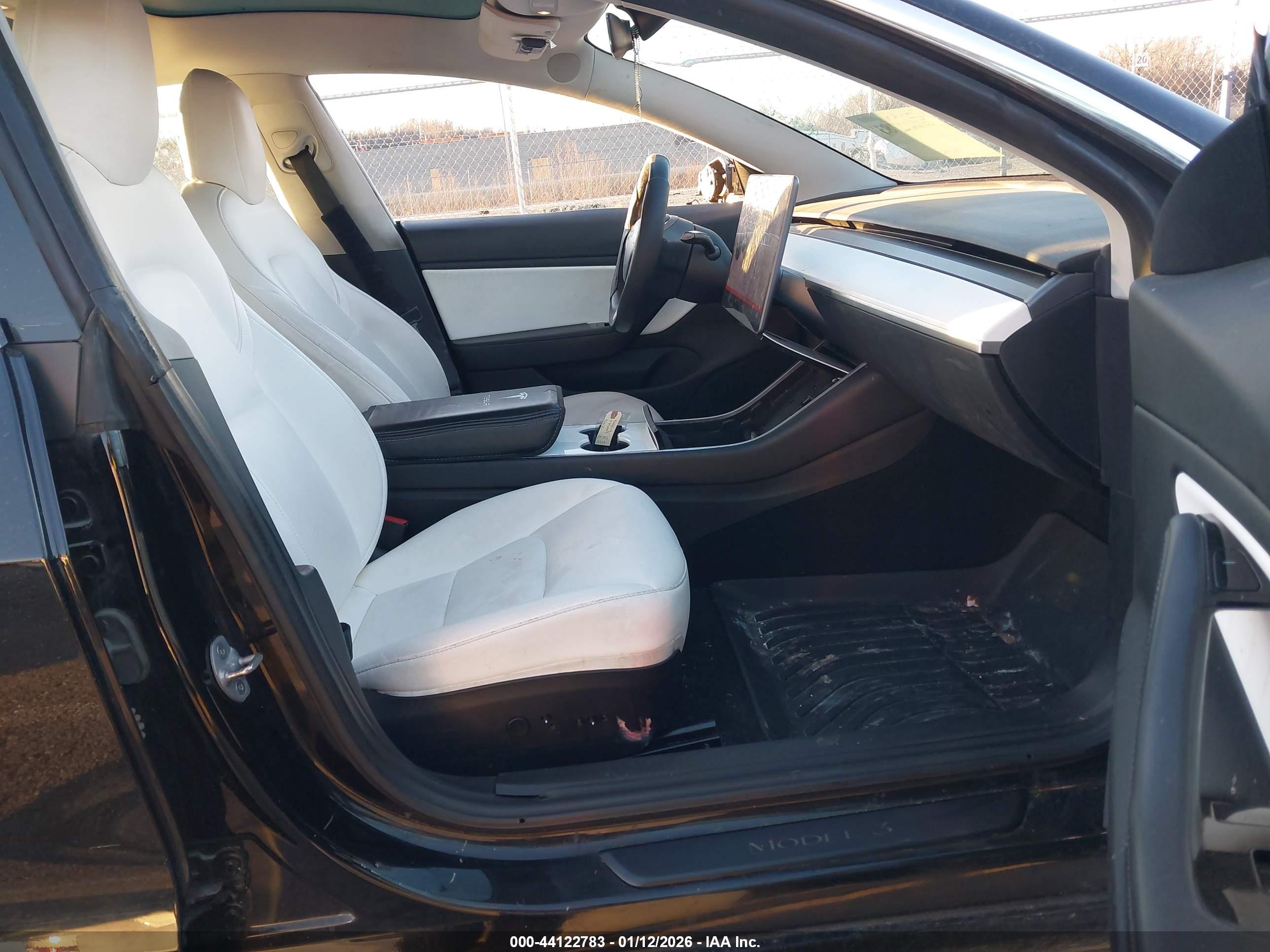 TESLA MODEL image 5