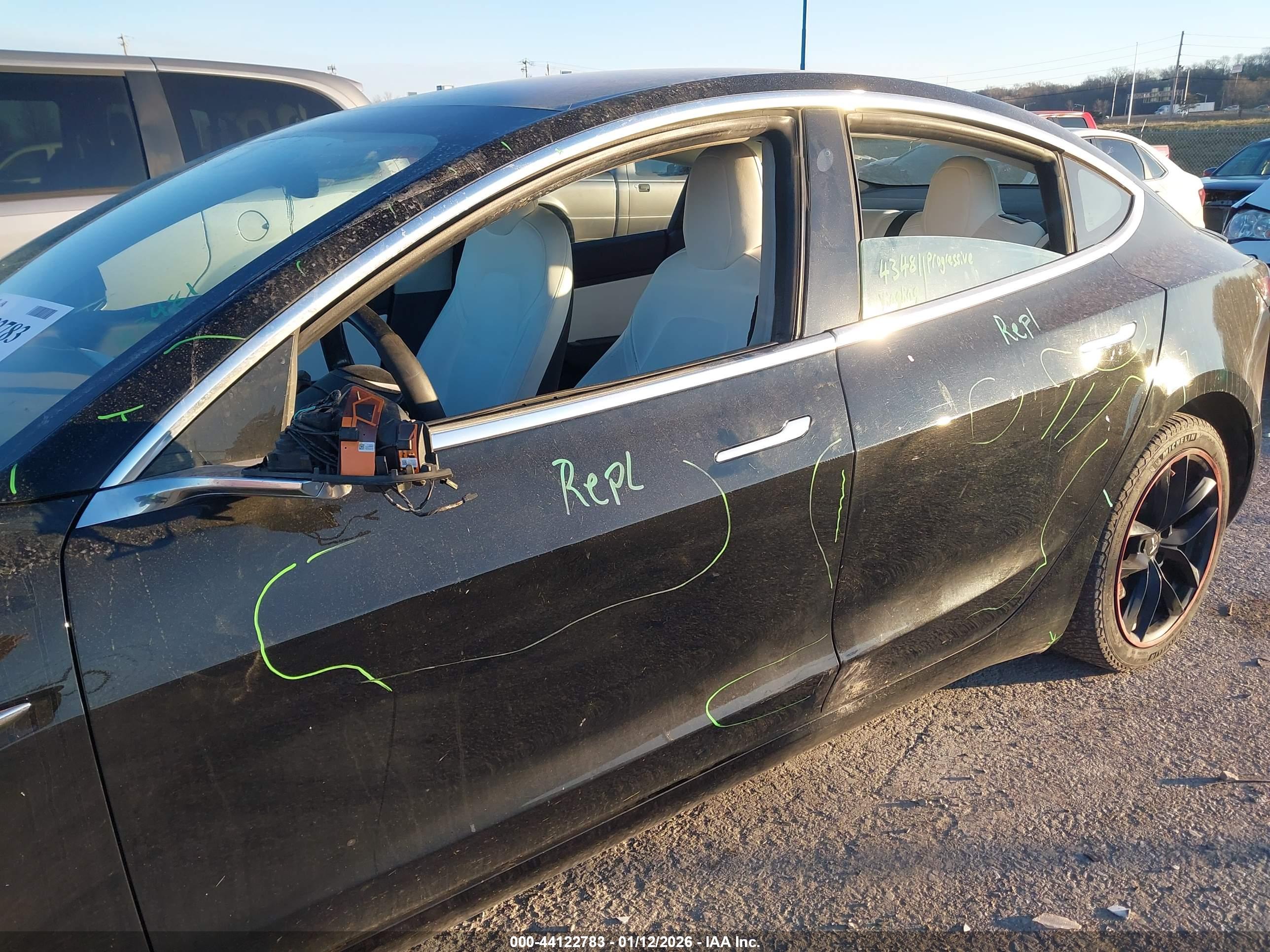 TESLA MODEL image 6