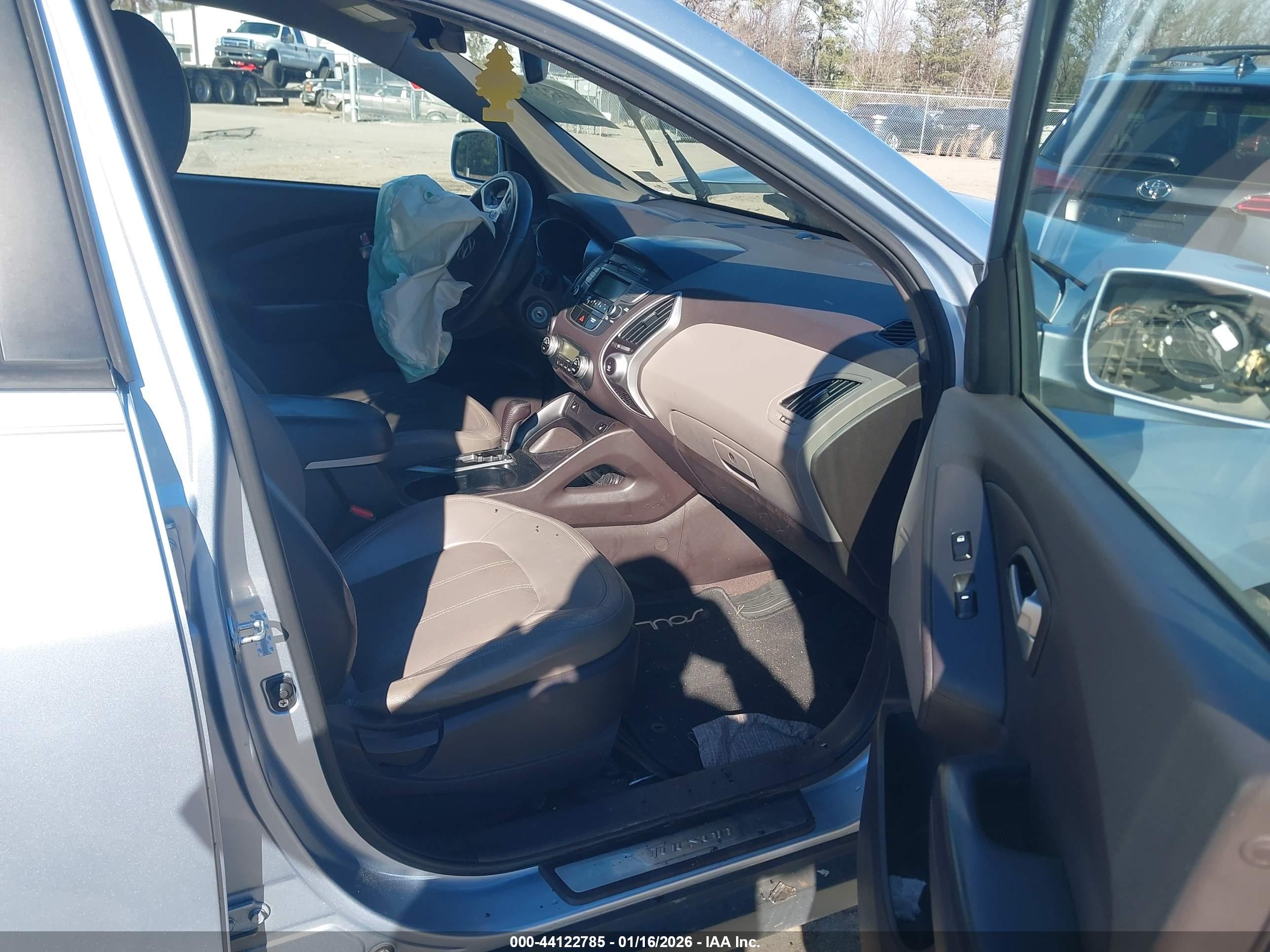 HYUNDAI TUCSON image 5