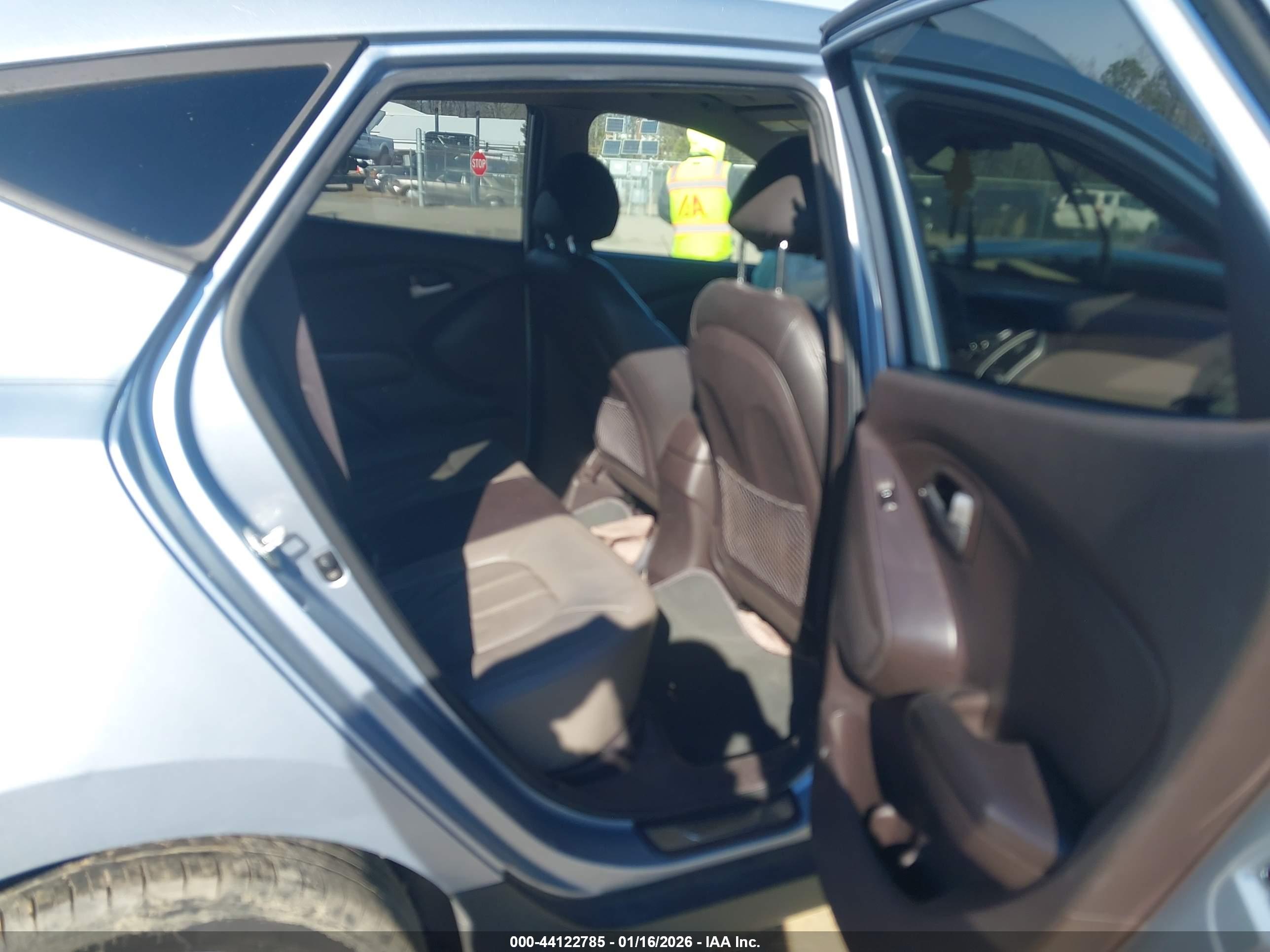 HYUNDAI TUCSON image 8