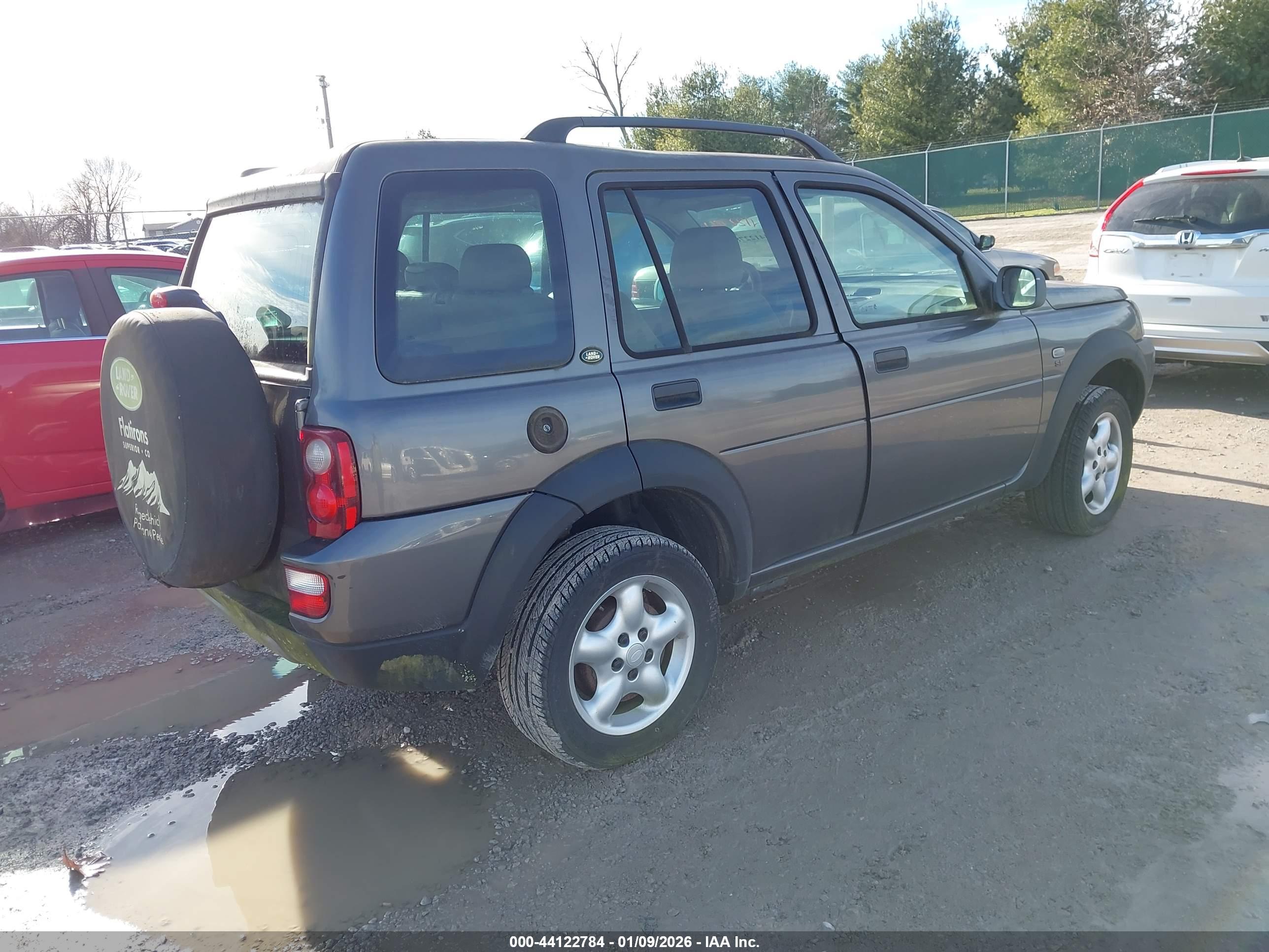 LAND ROVER image 4