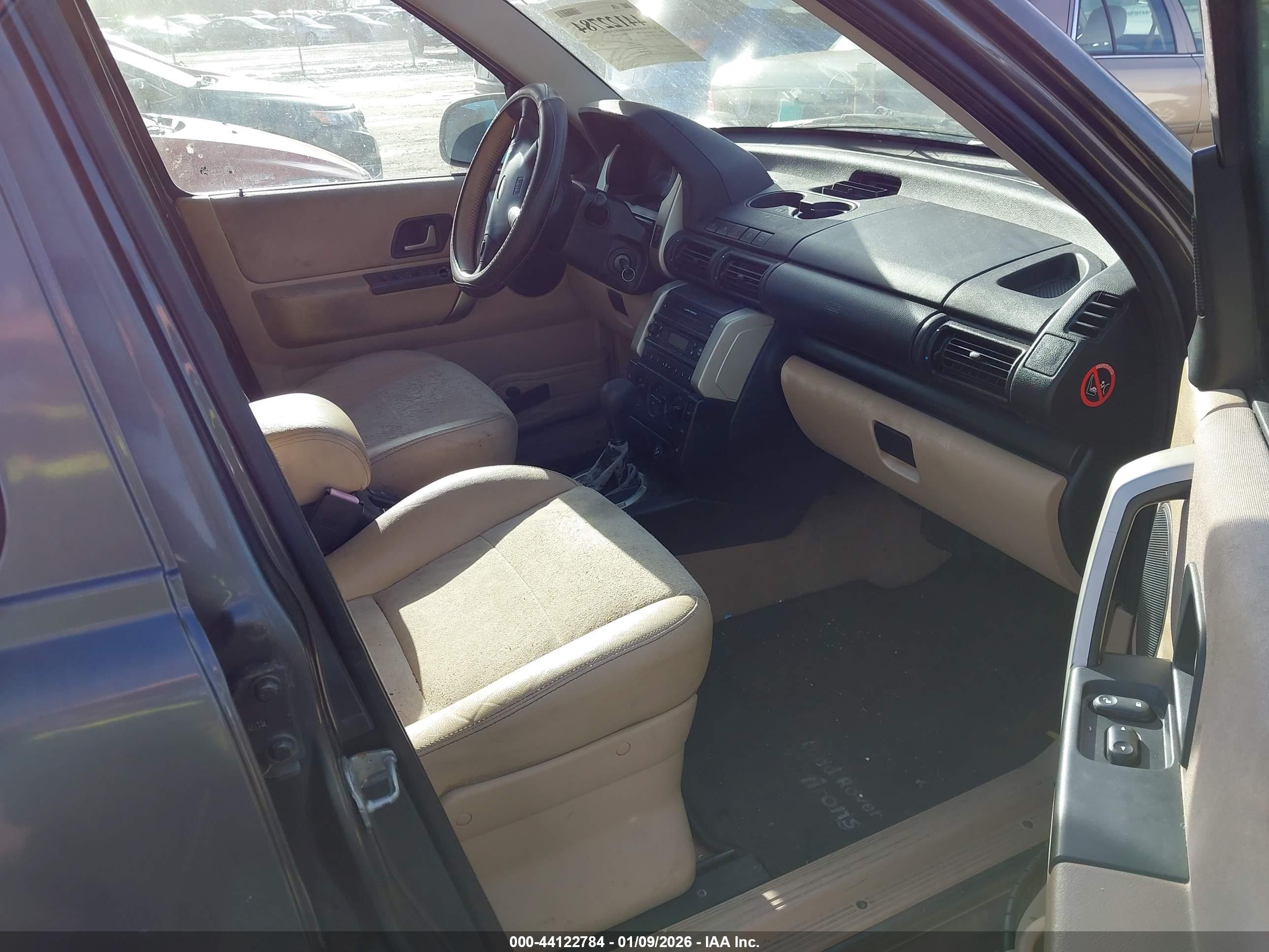 LAND ROVER image 5