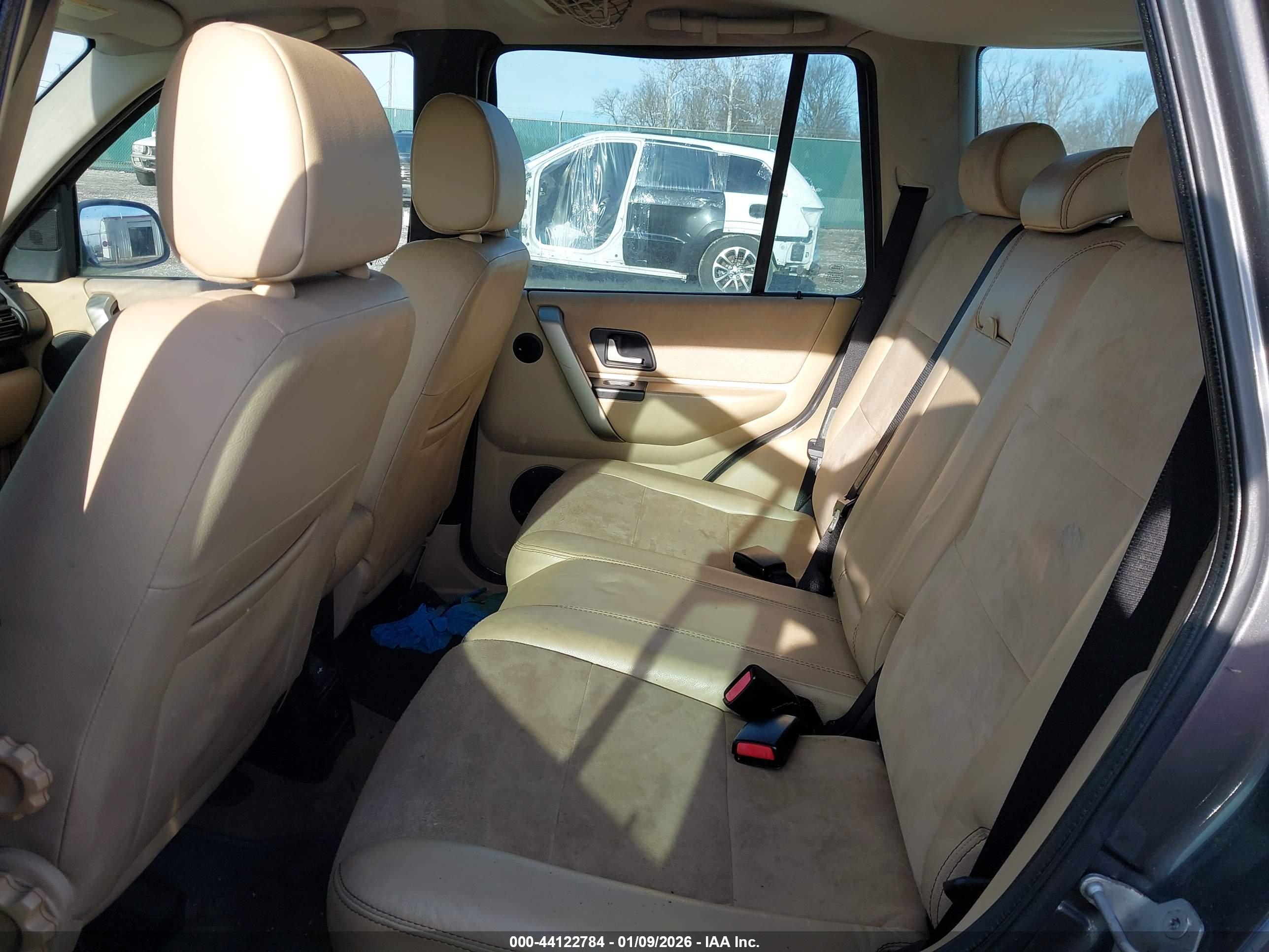 LAND ROVER image 8