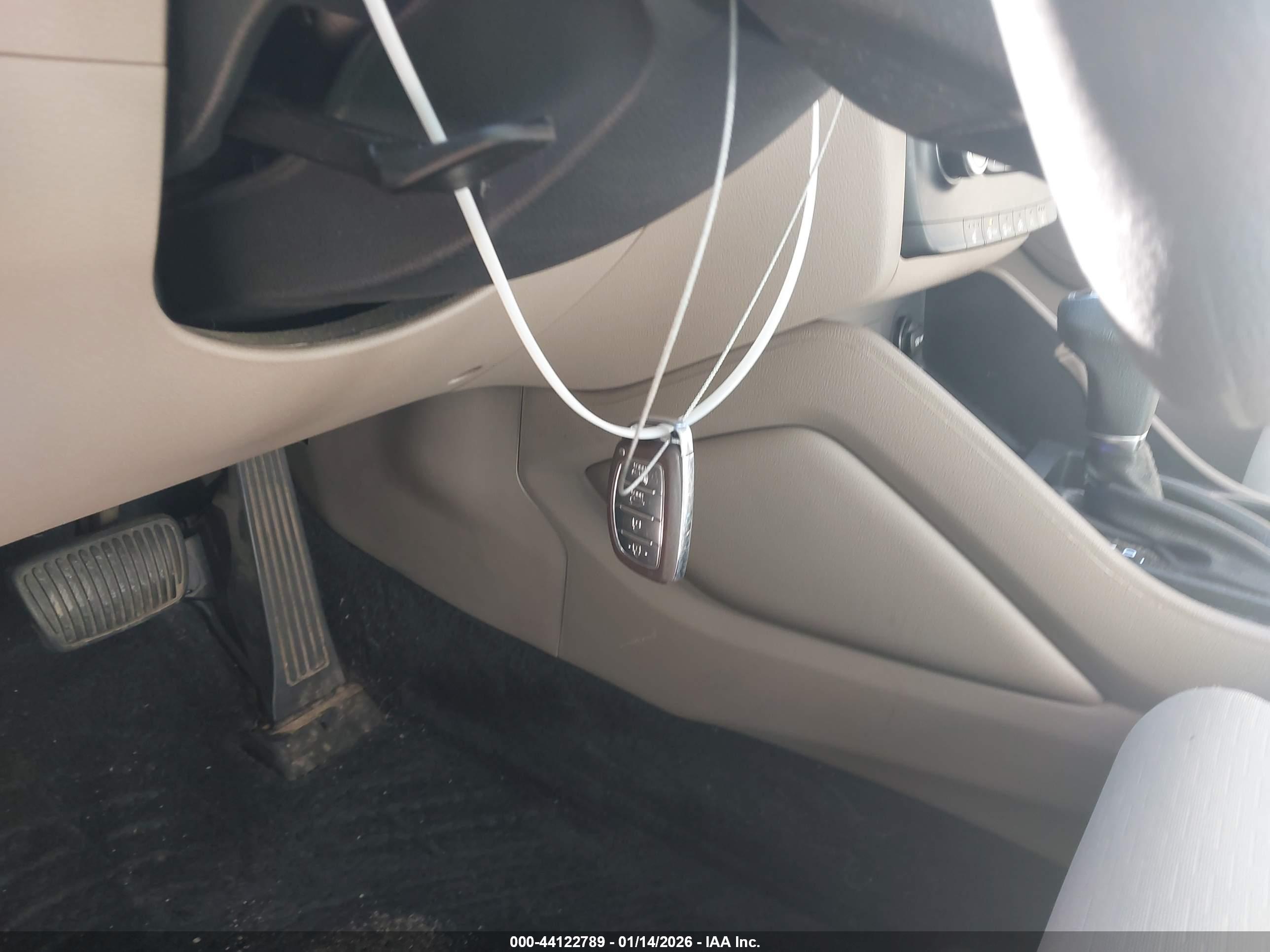 HYUNDAI TUCSON image 11