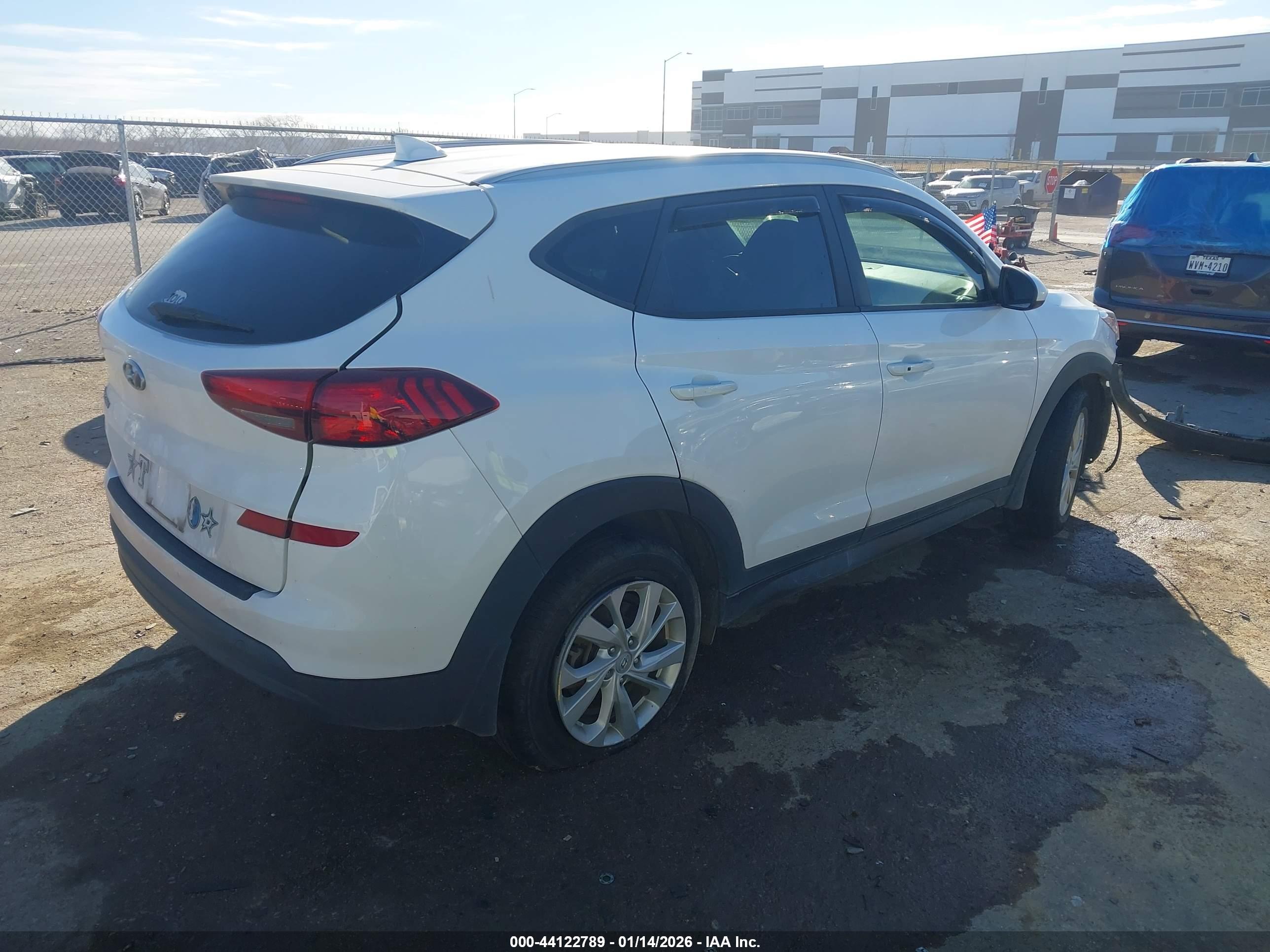 HYUNDAI TUCSON image 4
