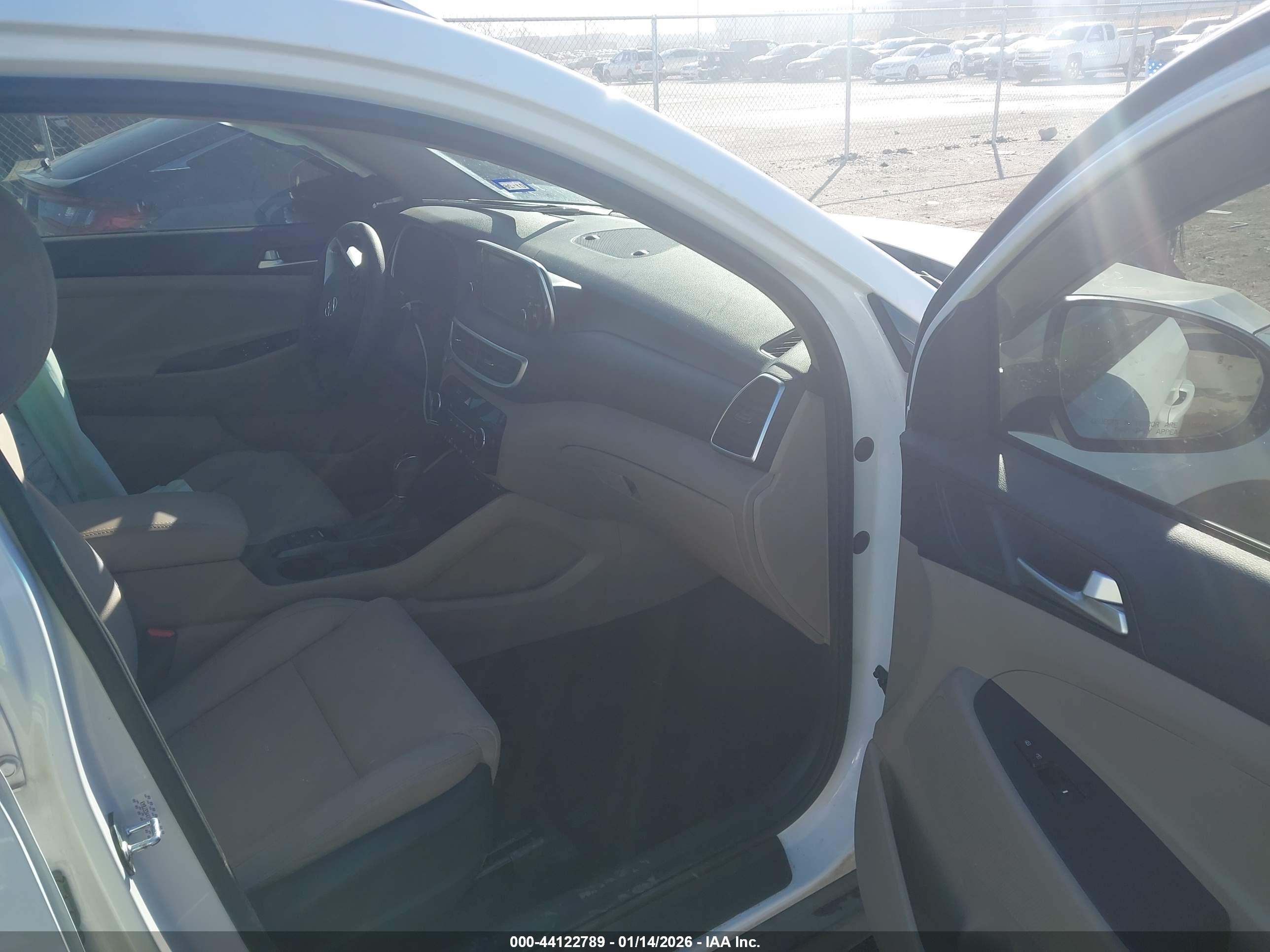 HYUNDAI TUCSON image 5