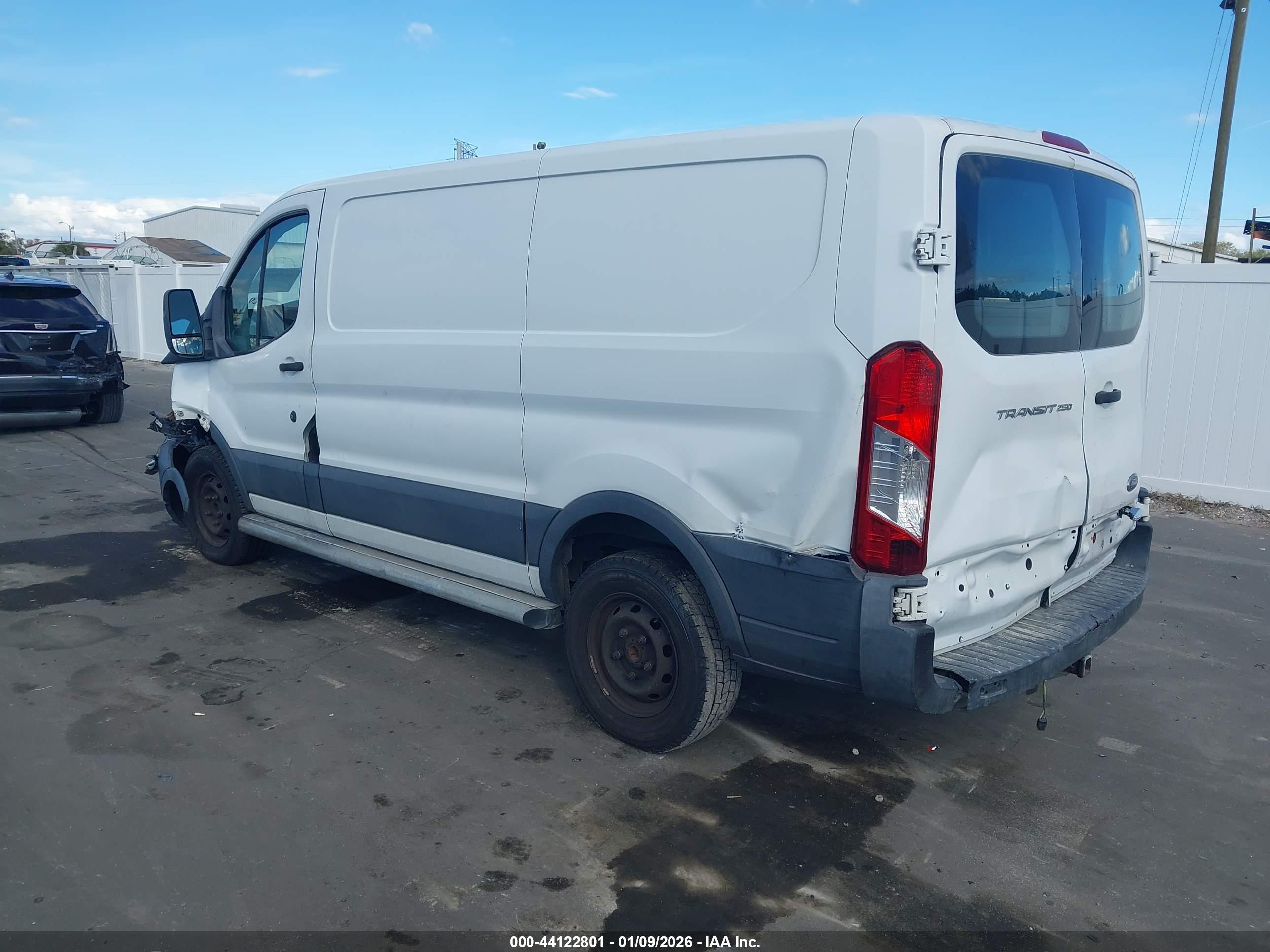 FORD TRANSIT-250 image 3