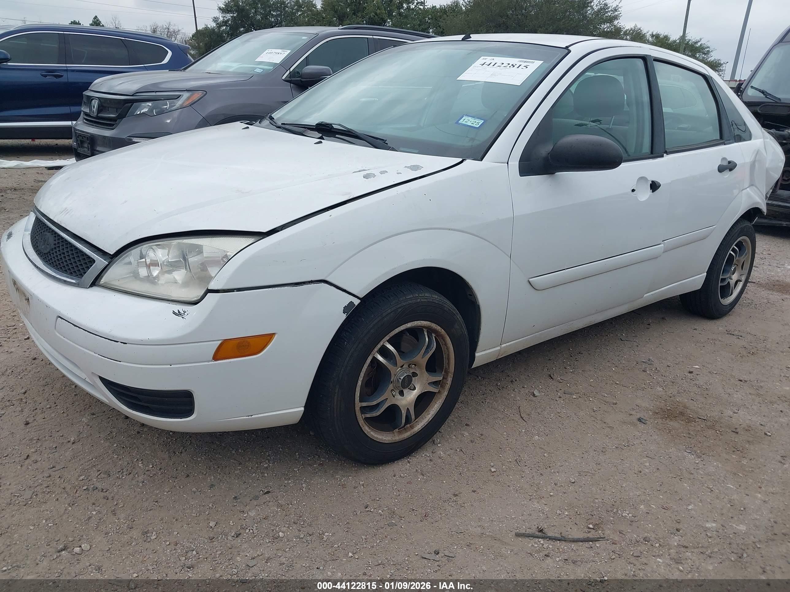 FORD FOCUS image 2