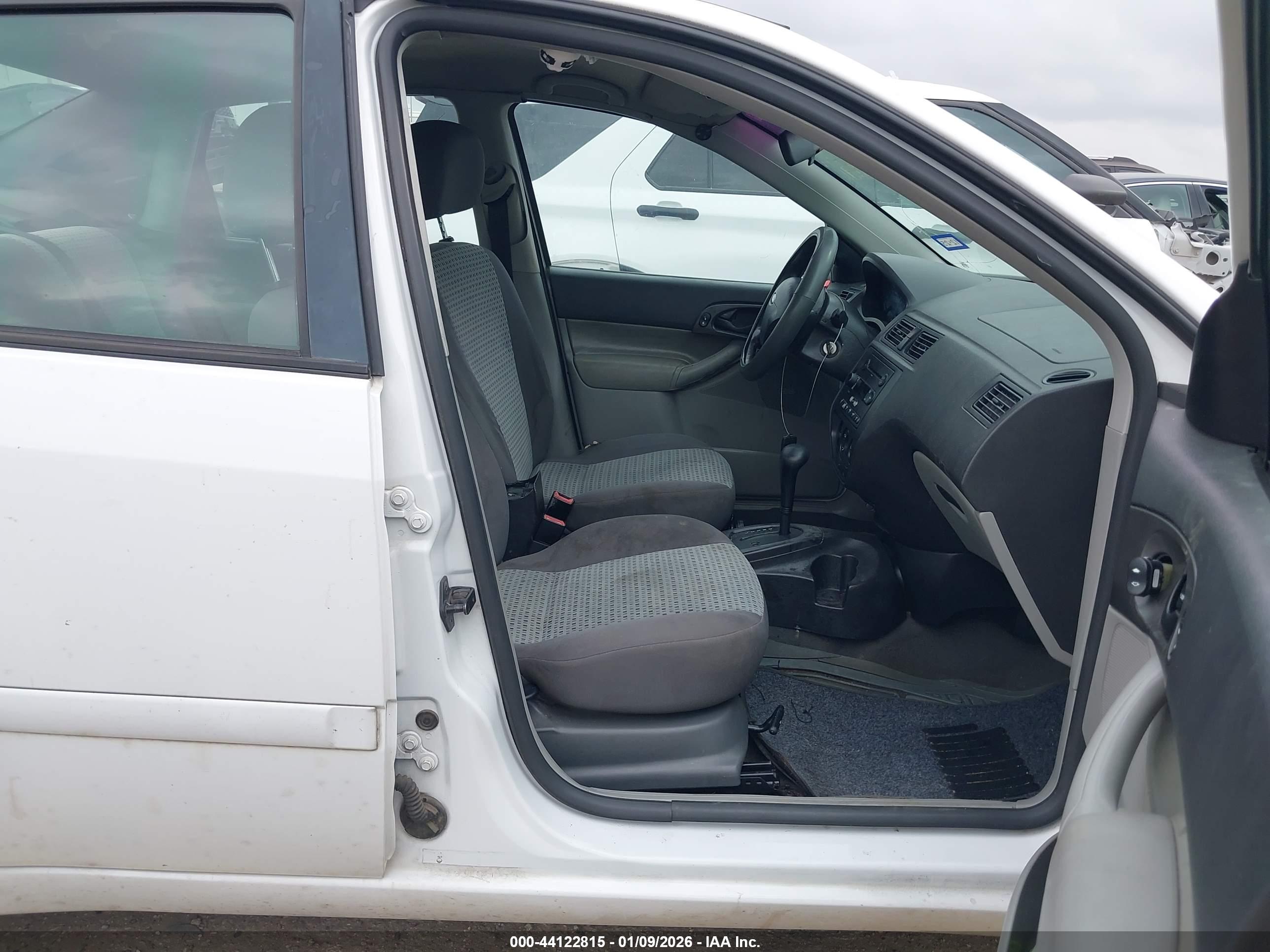 FORD FOCUS image 5