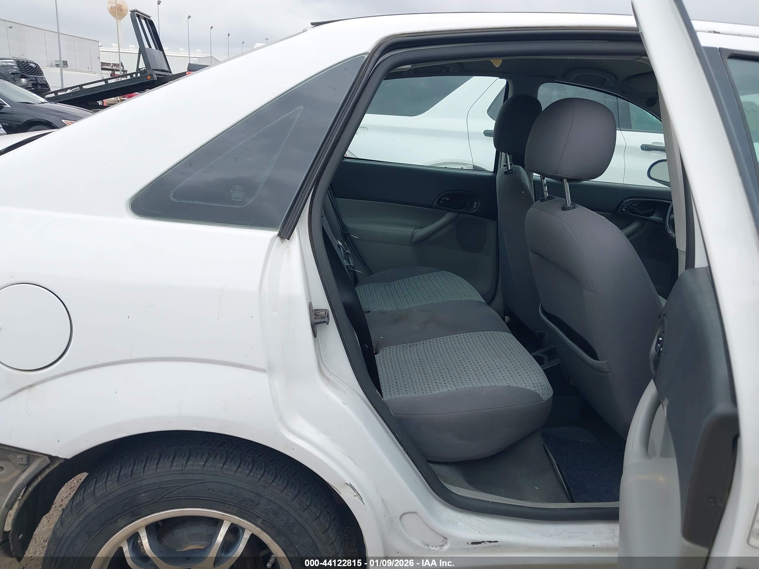 FORD FOCUS image 8