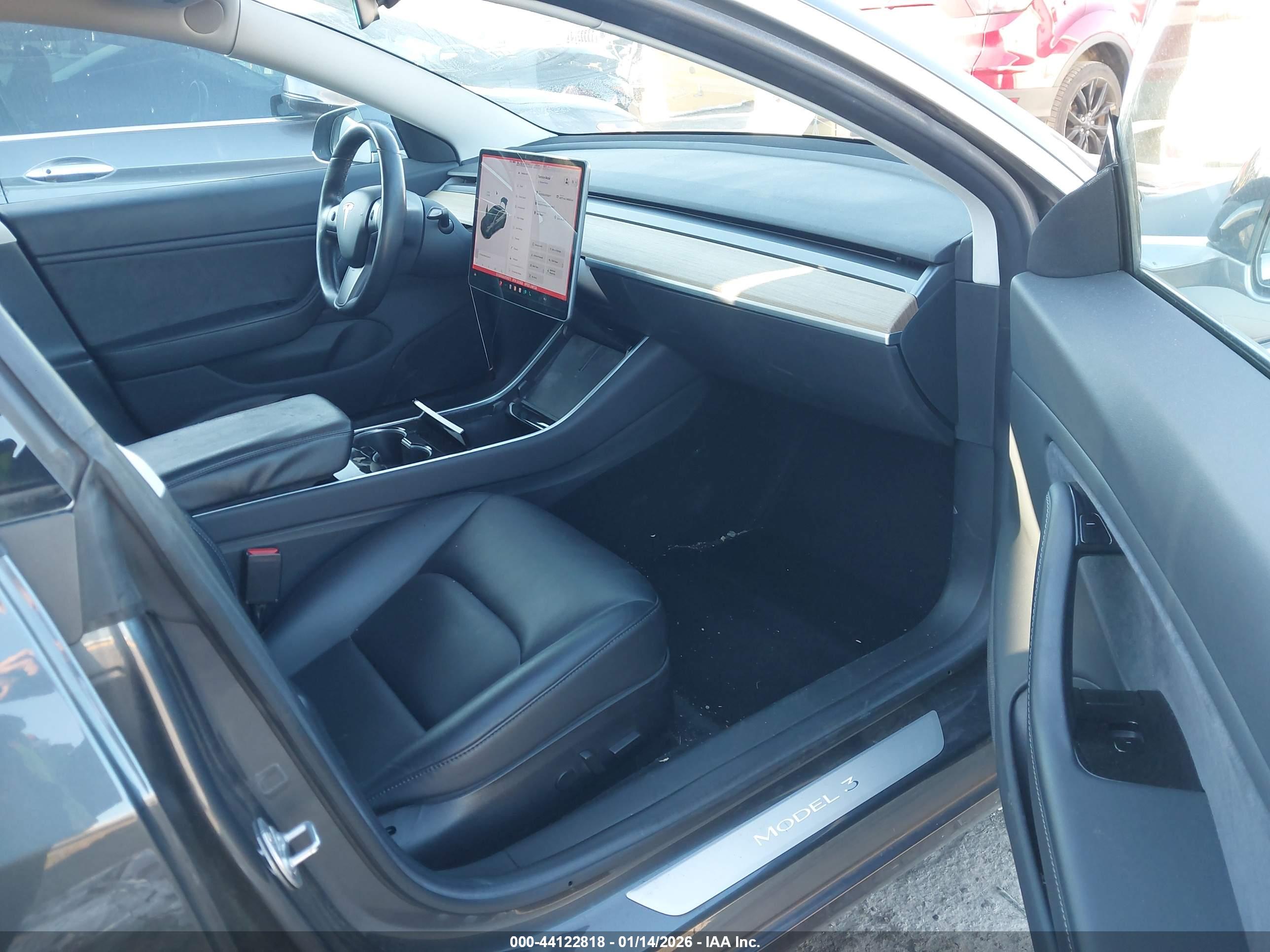 TESLA MODEL image 5