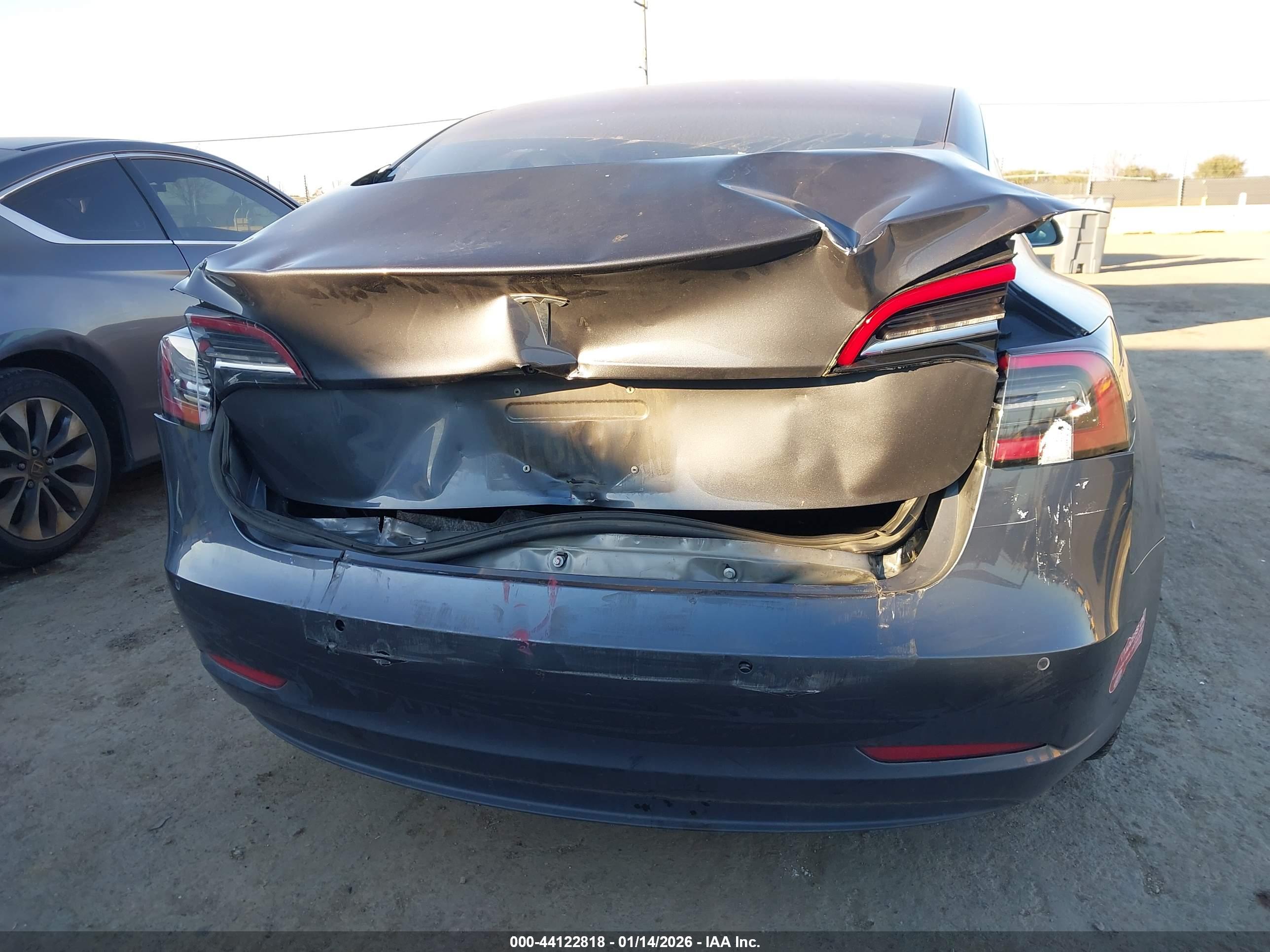 TESLA MODEL image 6