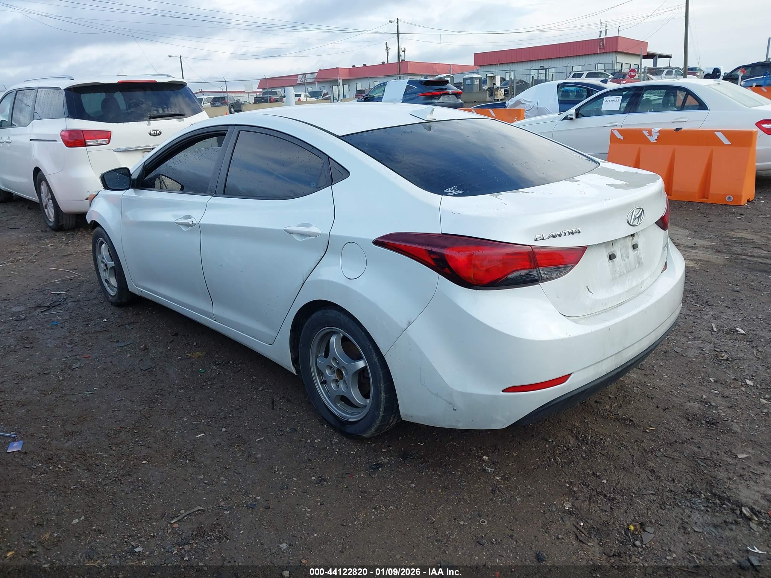 HYUNDAI ELANTRA image 3