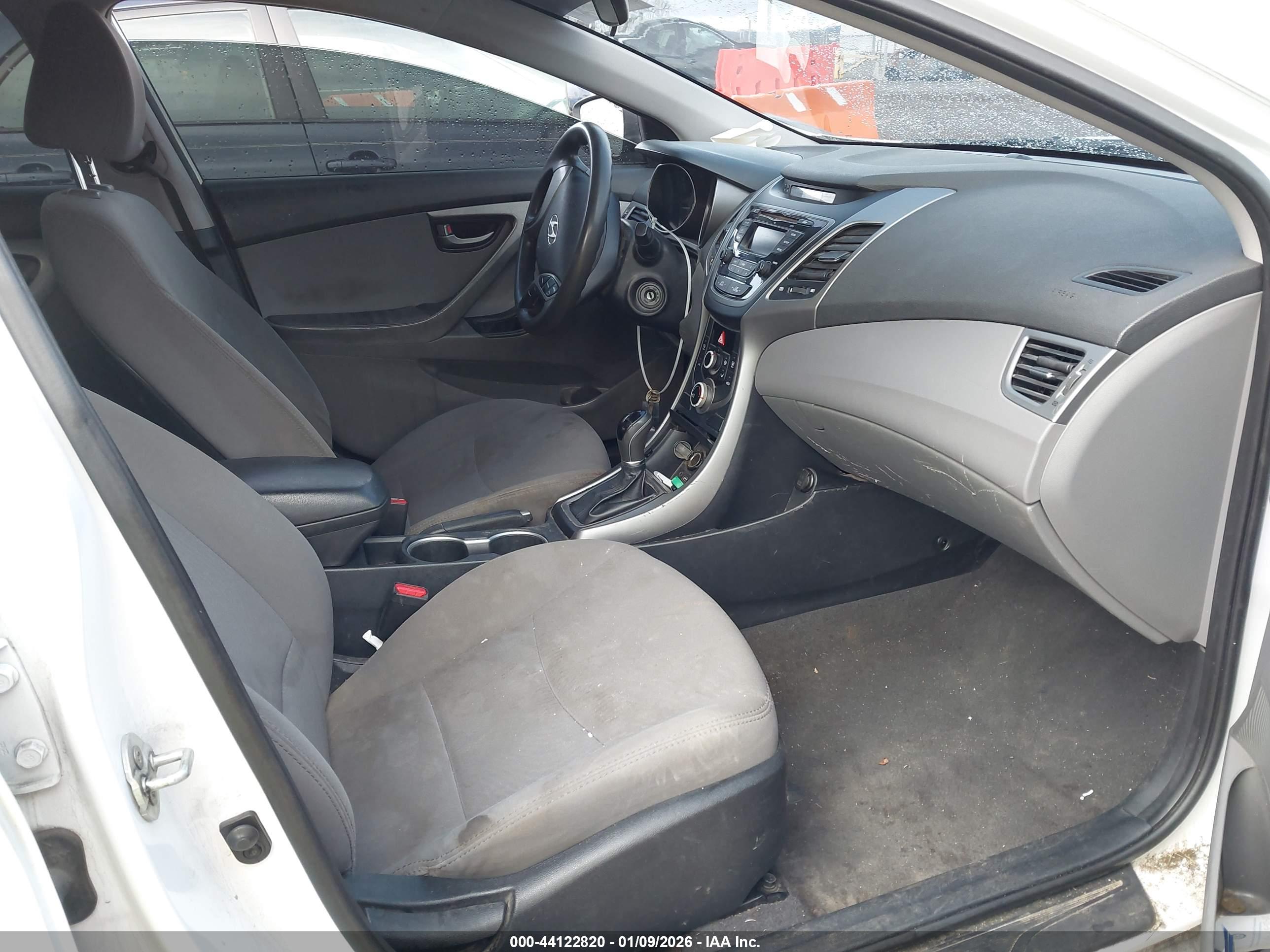 HYUNDAI ELANTRA image 5