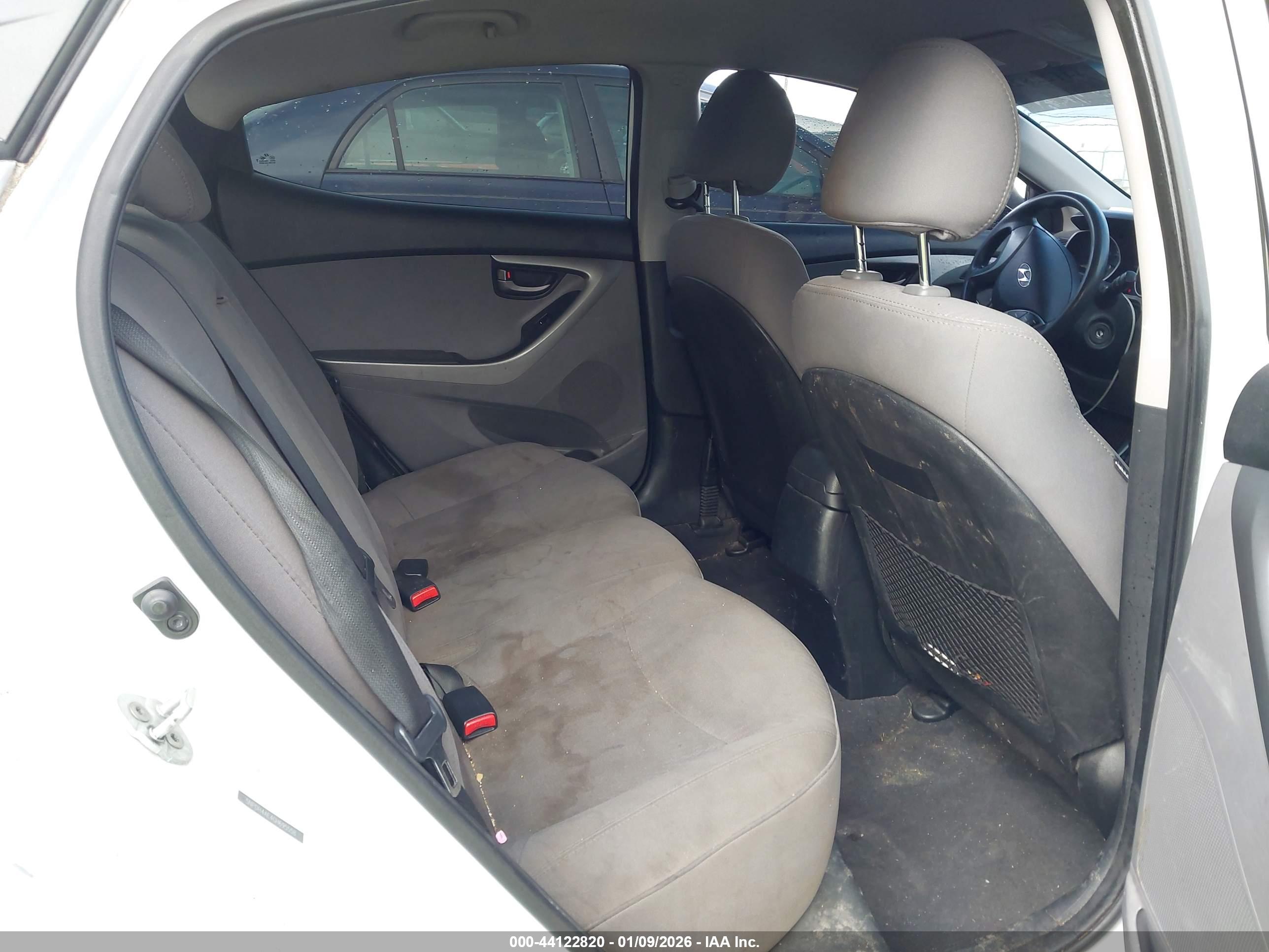 HYUNDAI ELANTRA image 8