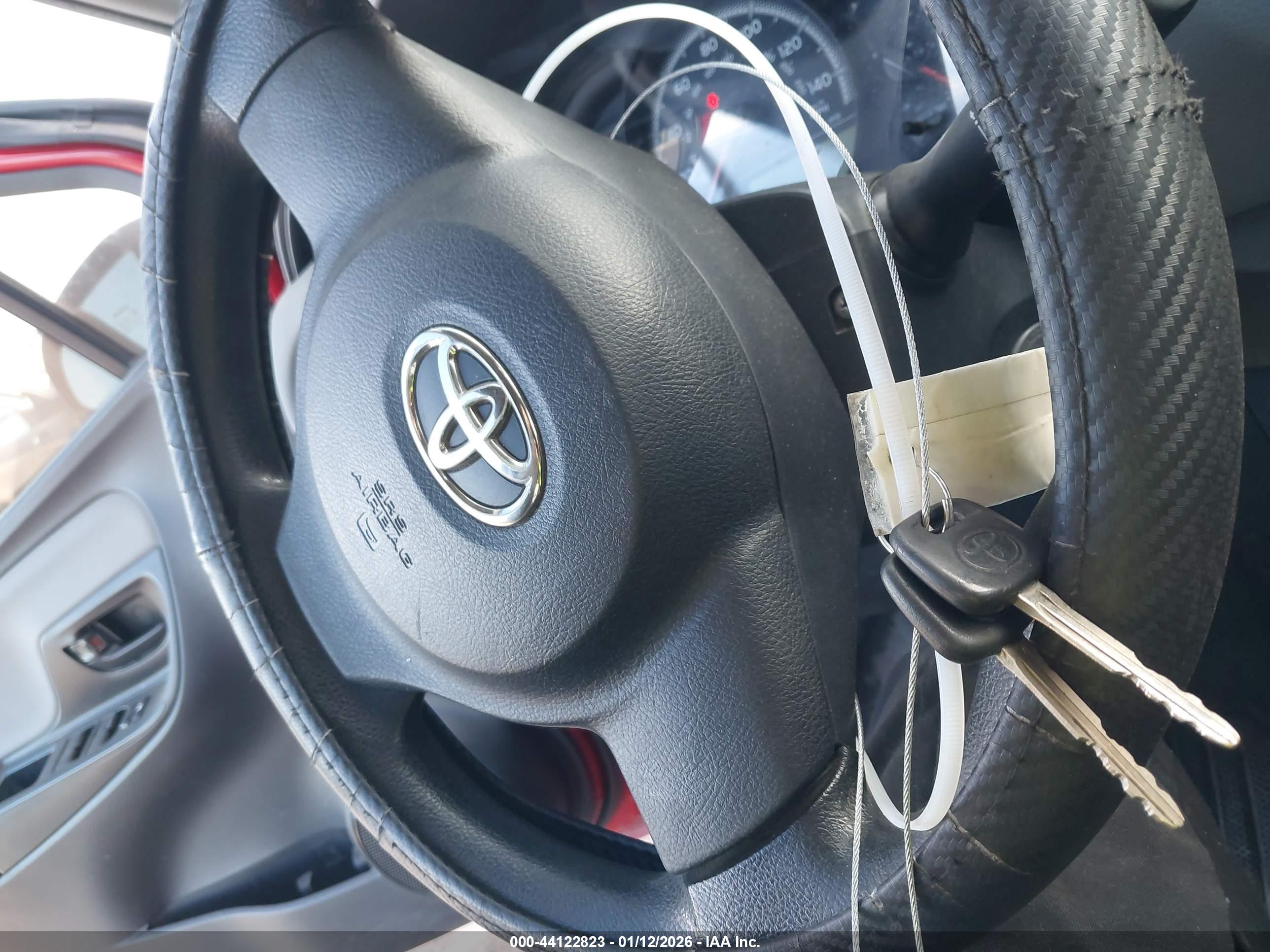 TOYOTA YARIS image 11