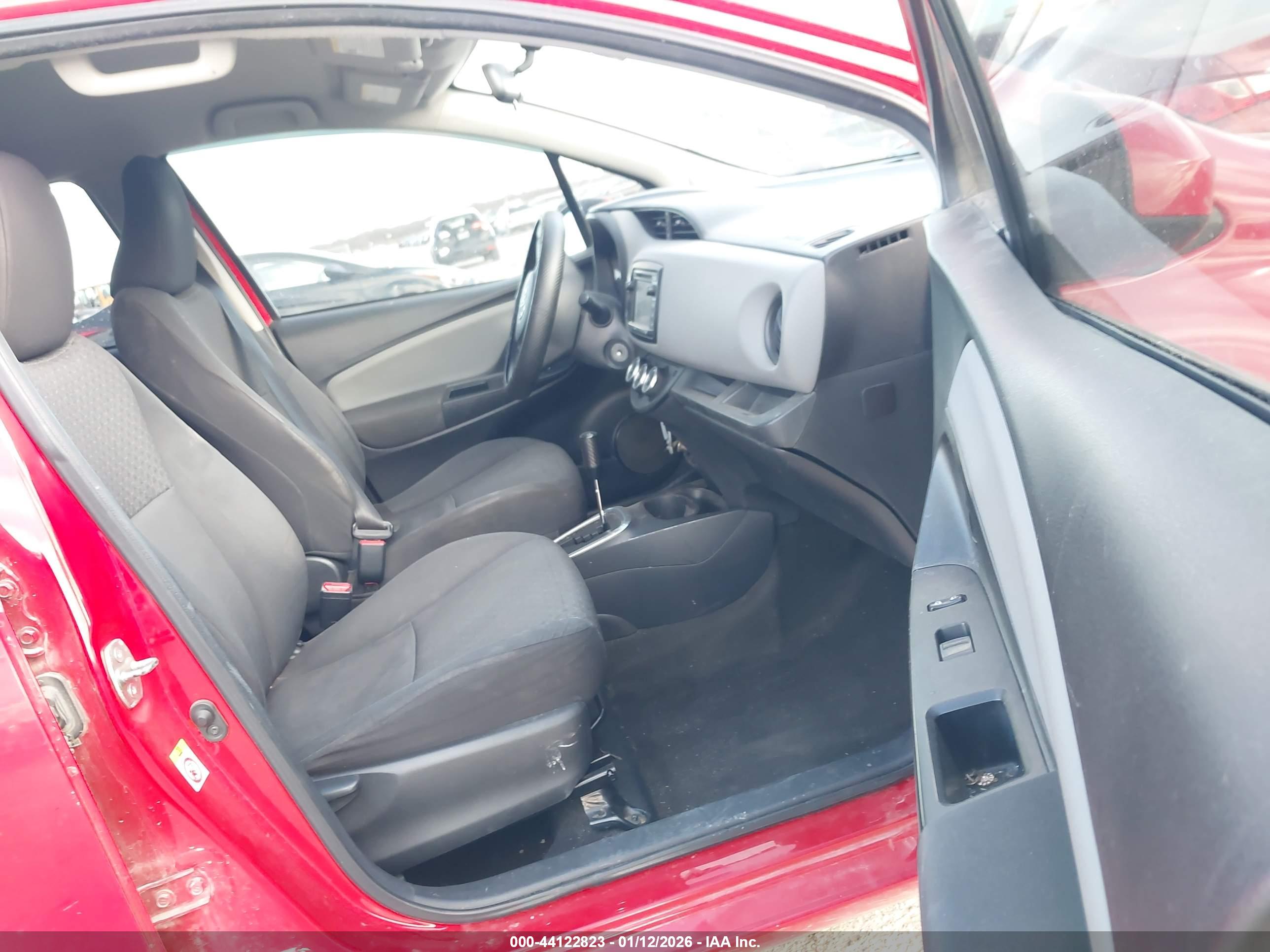 TOYOTA YARIS image 5