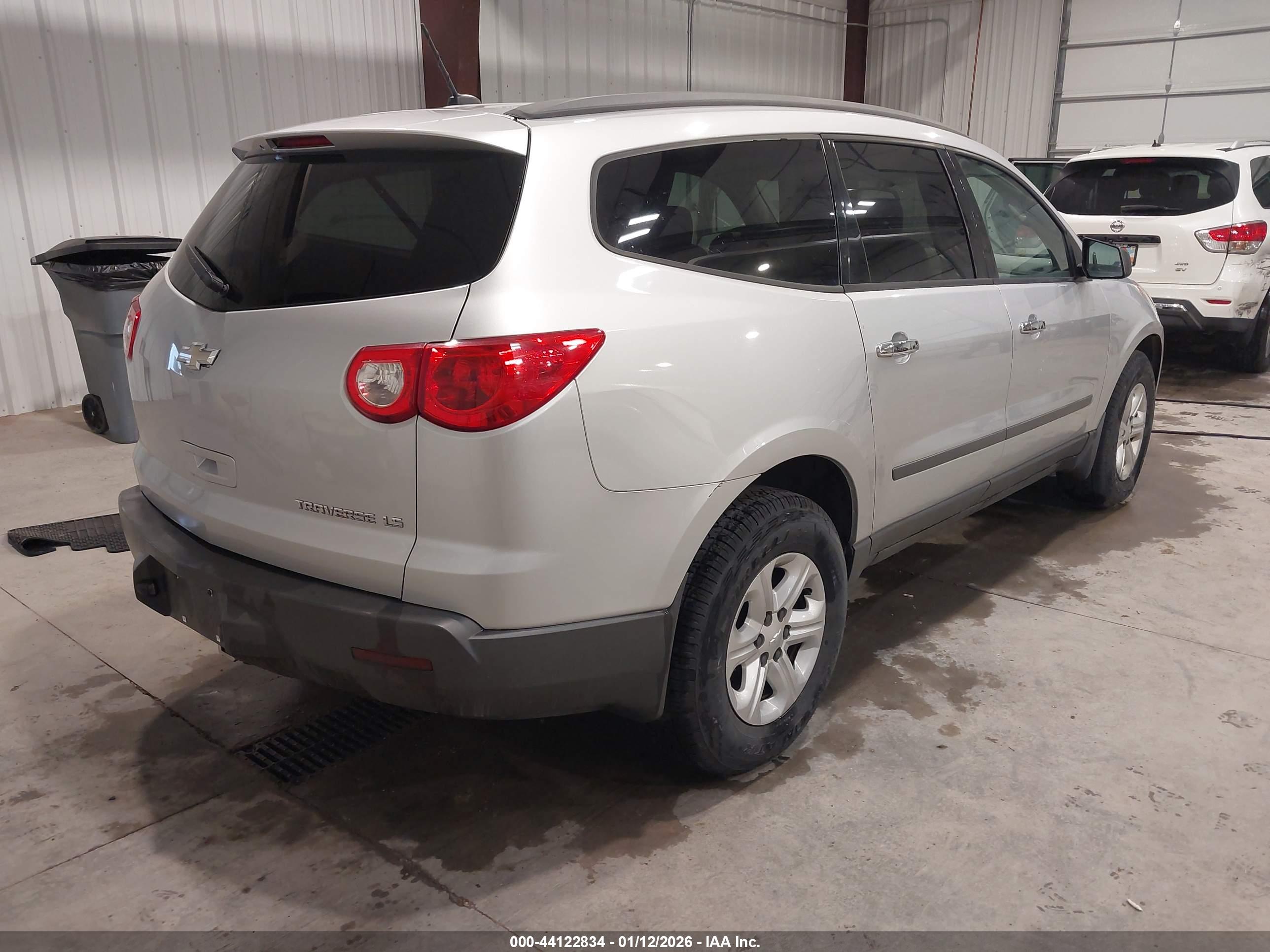 CHEVROLET TRAVERSE image 4