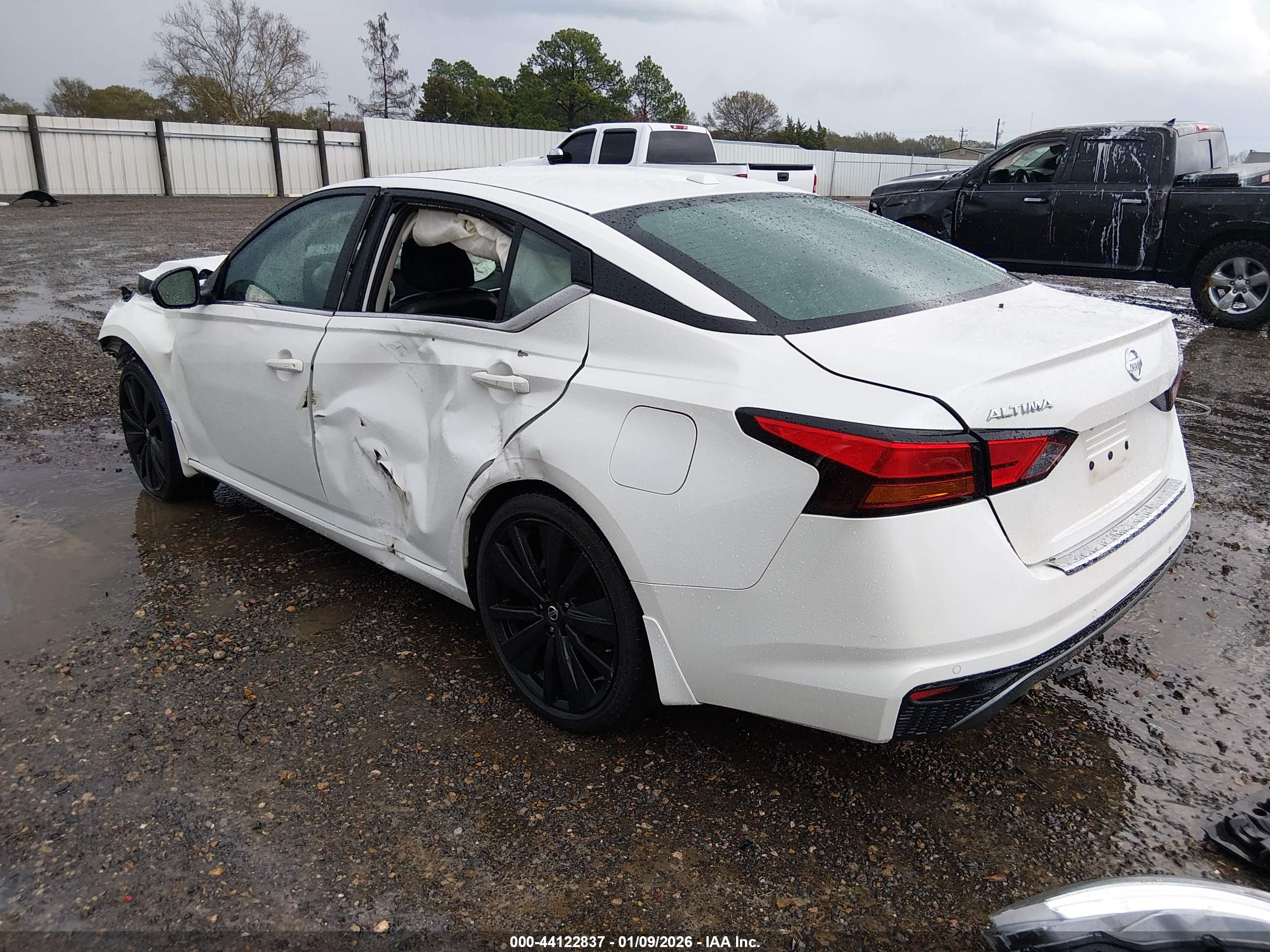 NISSAN ALTIMA image 3
