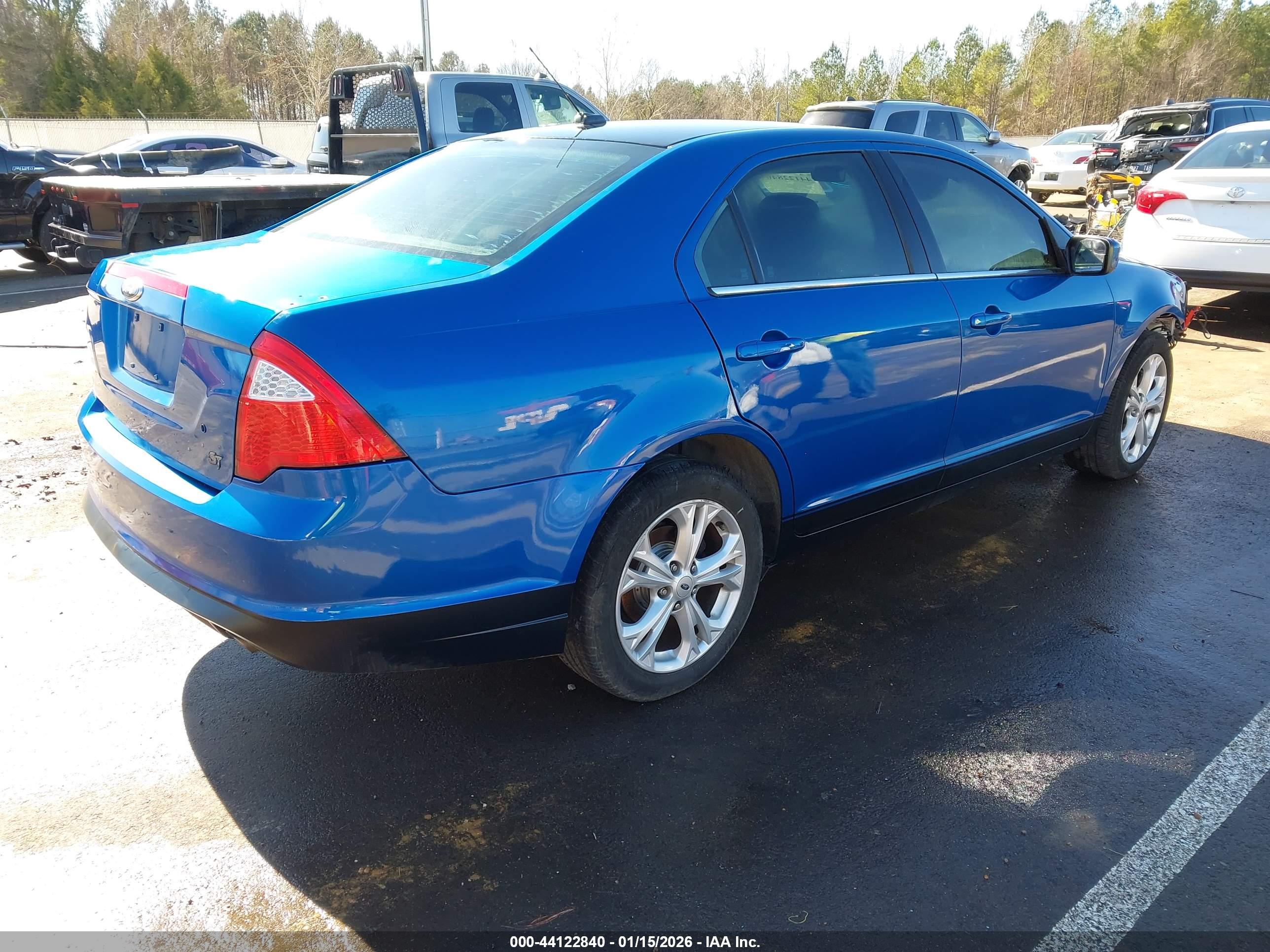 FORD FUSION image 4