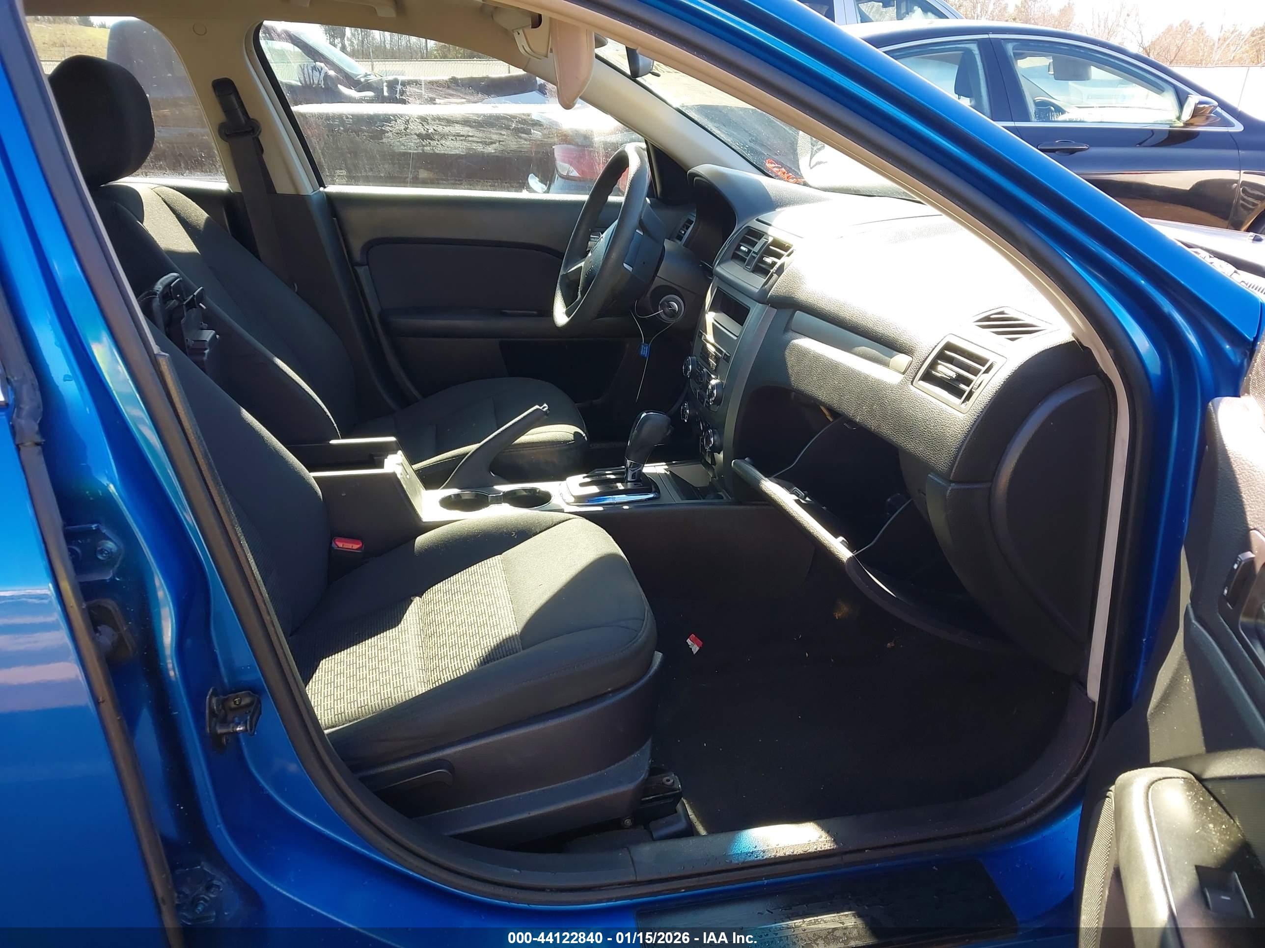 FORD FUSION image 5