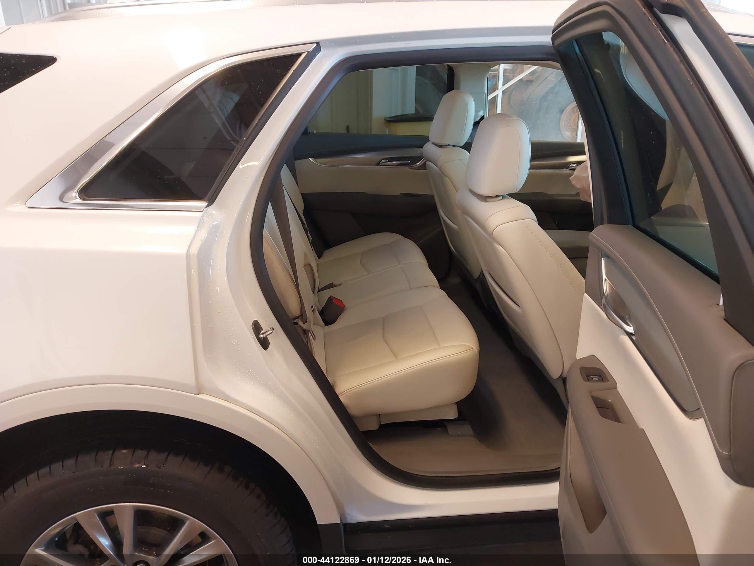 CADILLAC XT5 image 8