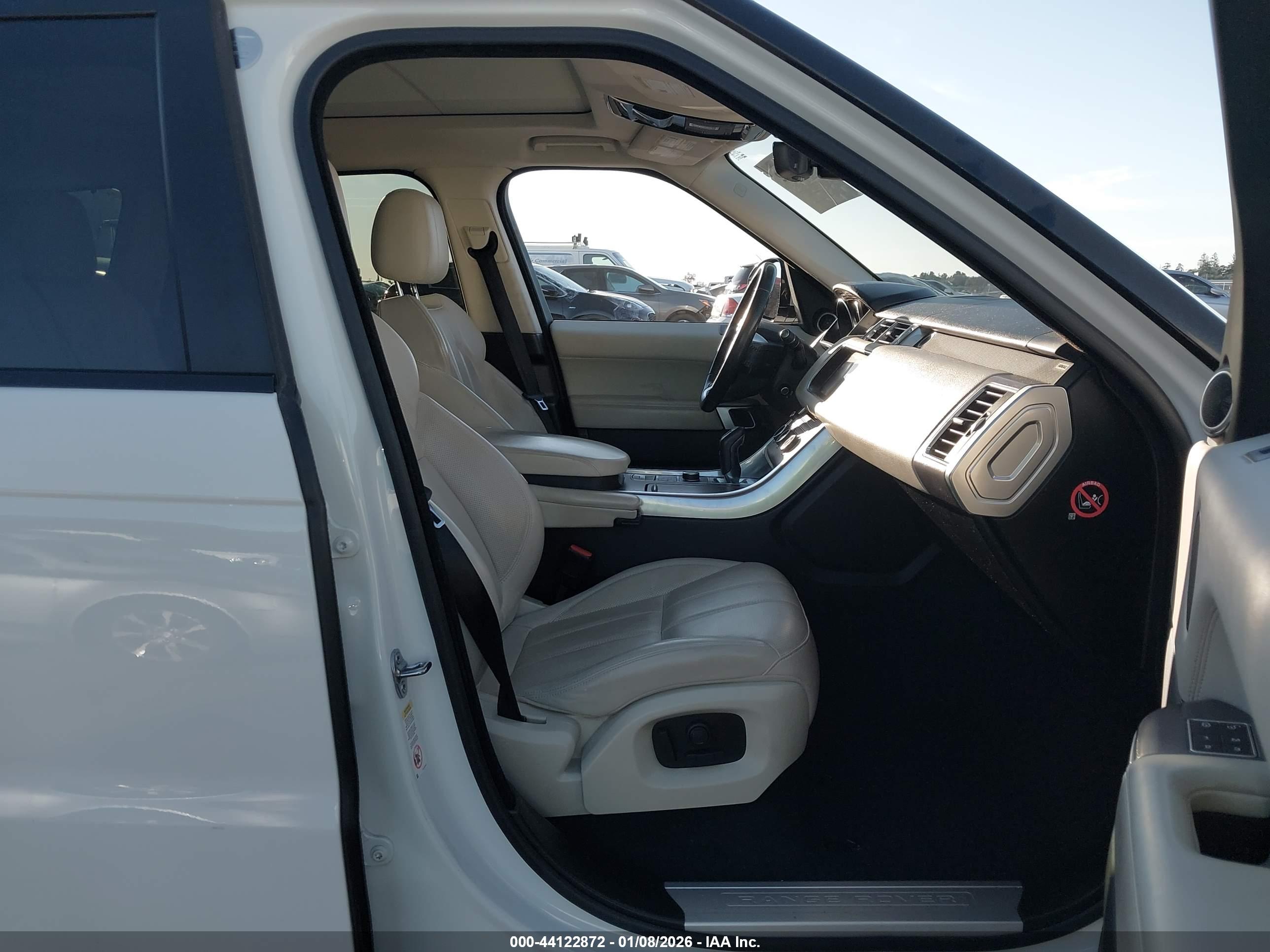 LAND ROVER image 5