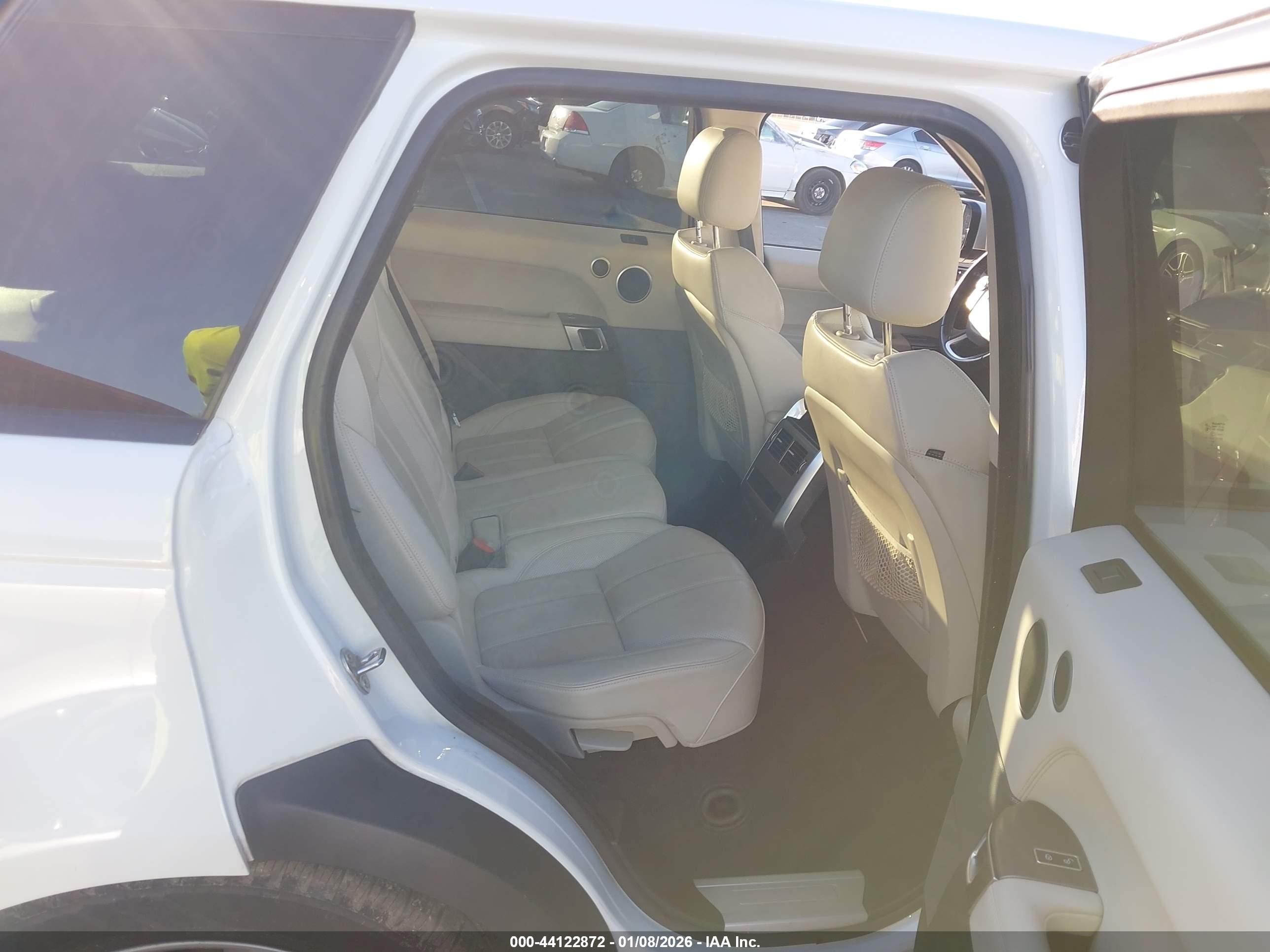 LAND ROVER image 8