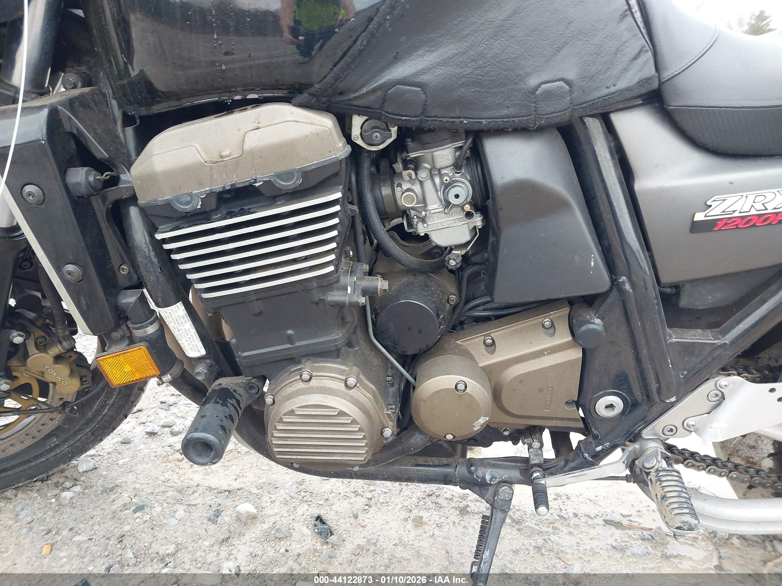 KAWASAKI ZR1200 image 9