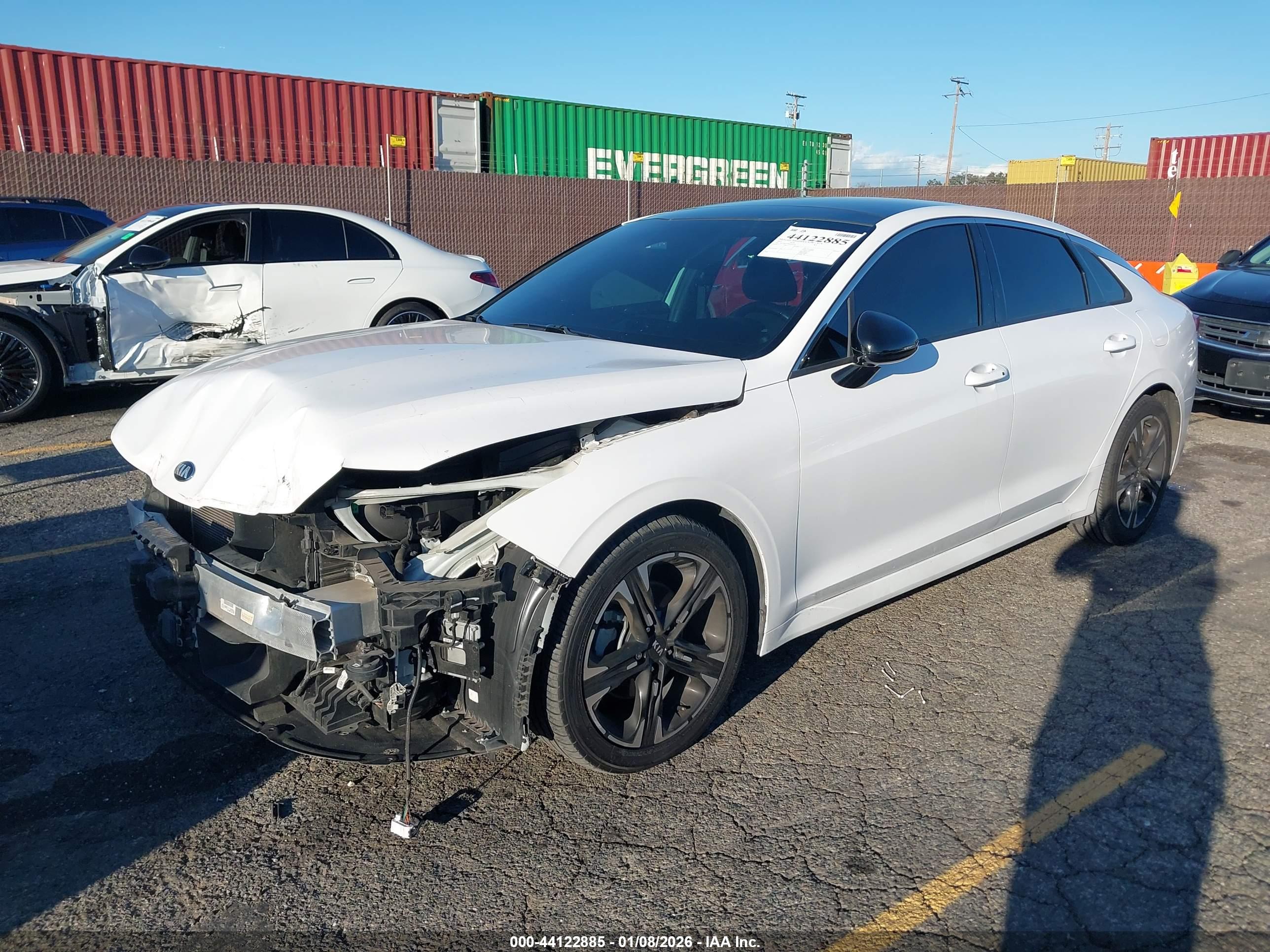 KIA K5 image 2