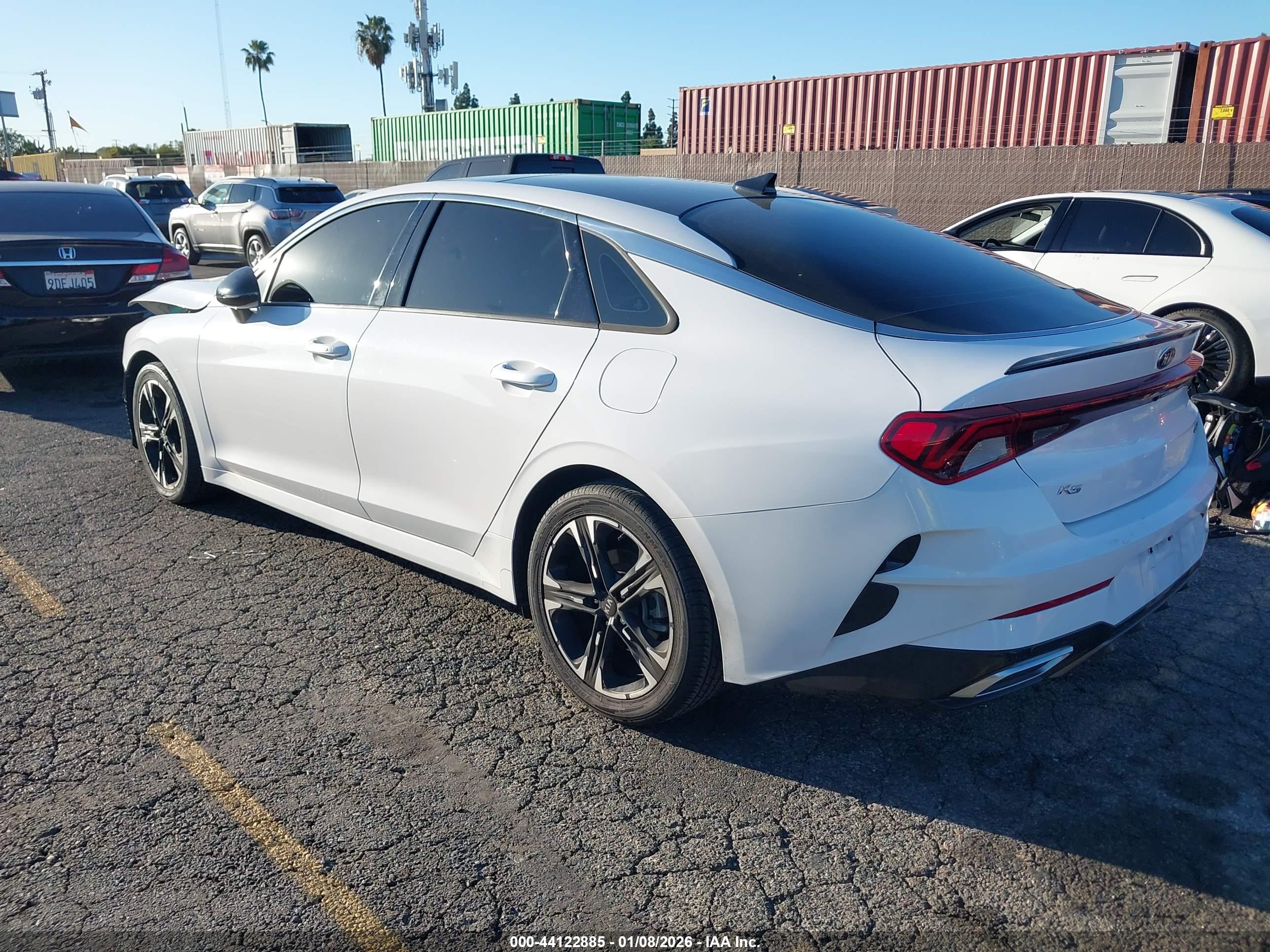 KIA K5 image 3