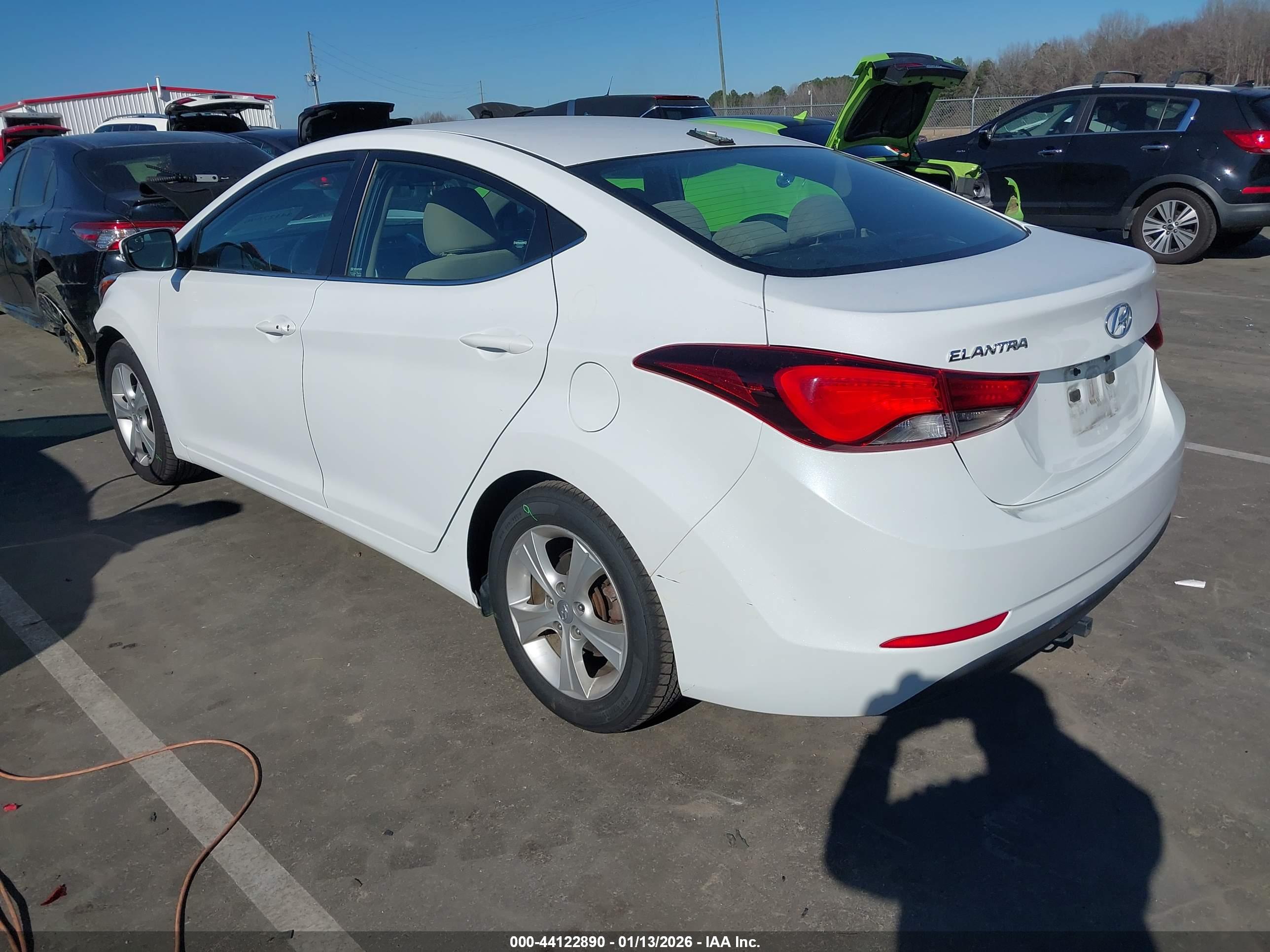 HYUNDAI ELANTRA image 3