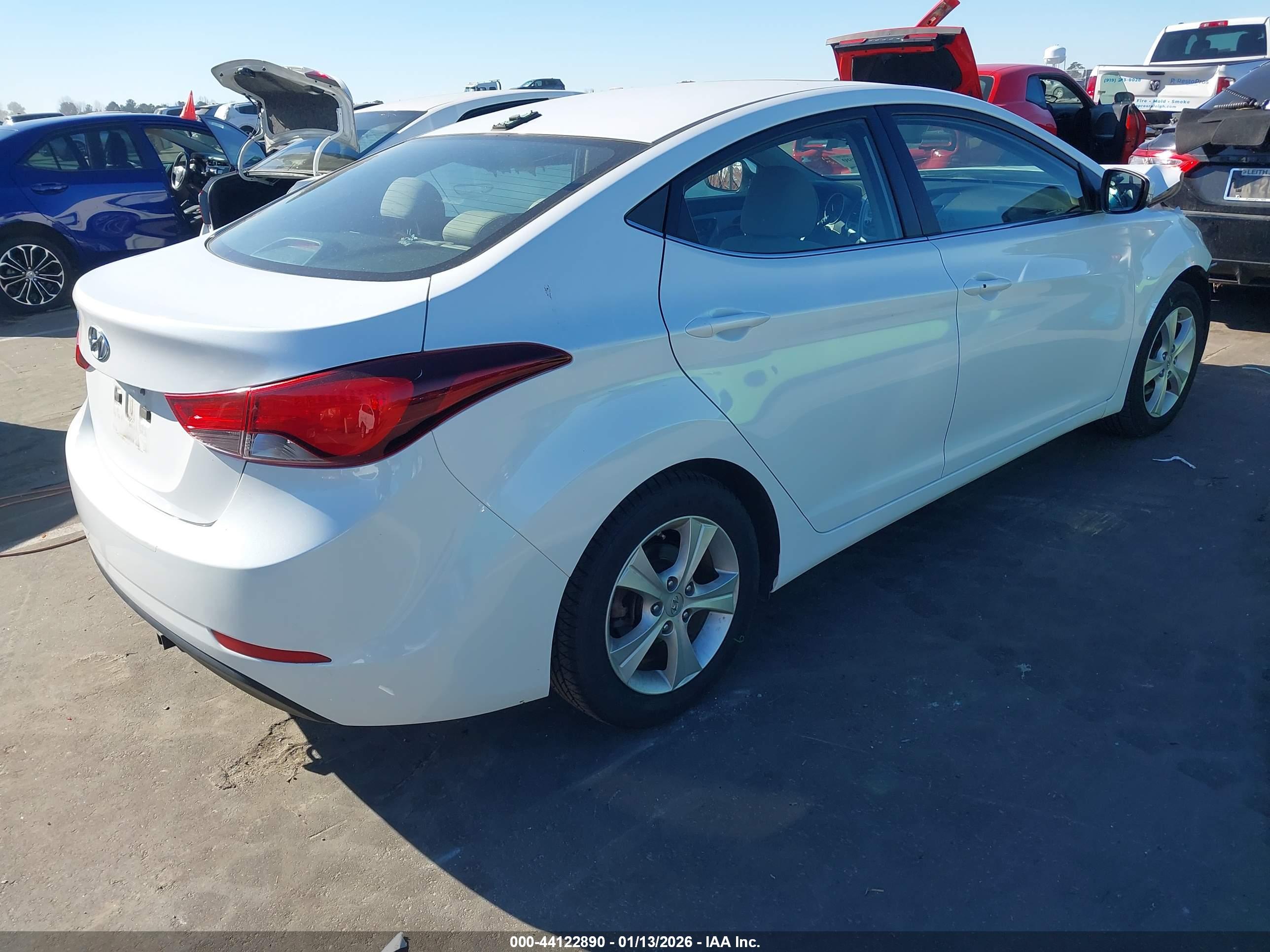 HYUNDAI ELANTRA image 4