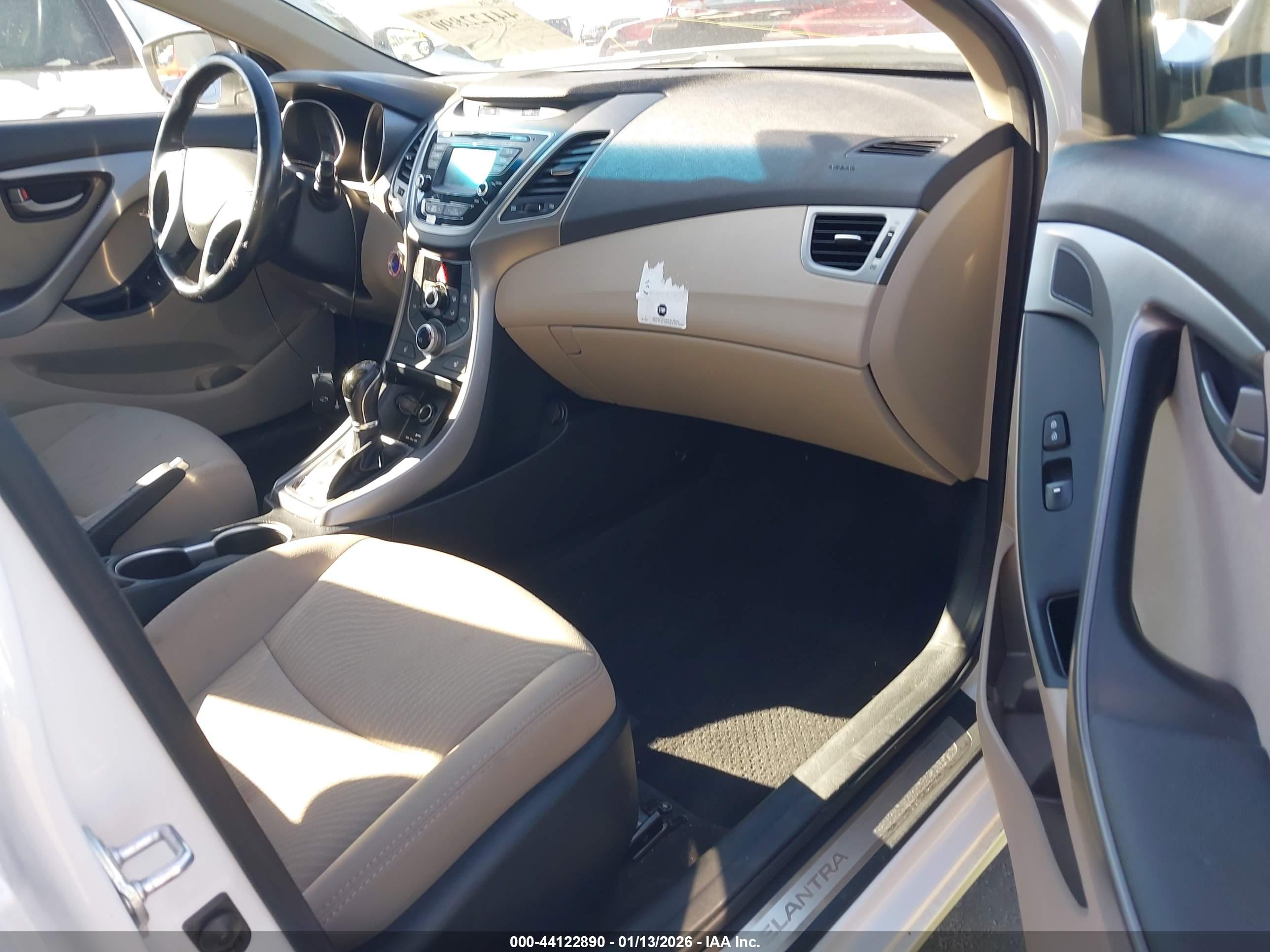 HYUNDAI ELANTRA image 5