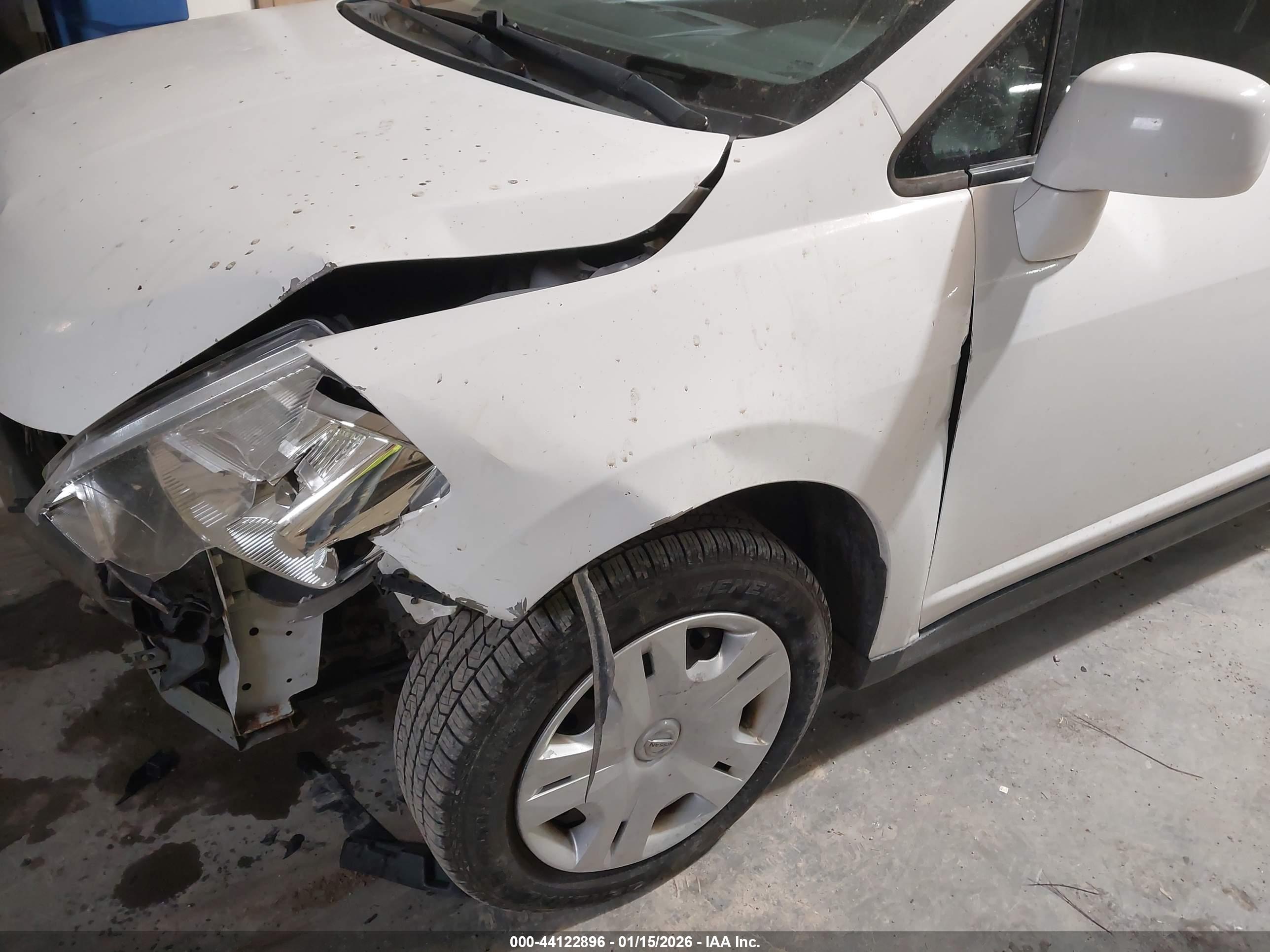 NISSAN VERSA image 6