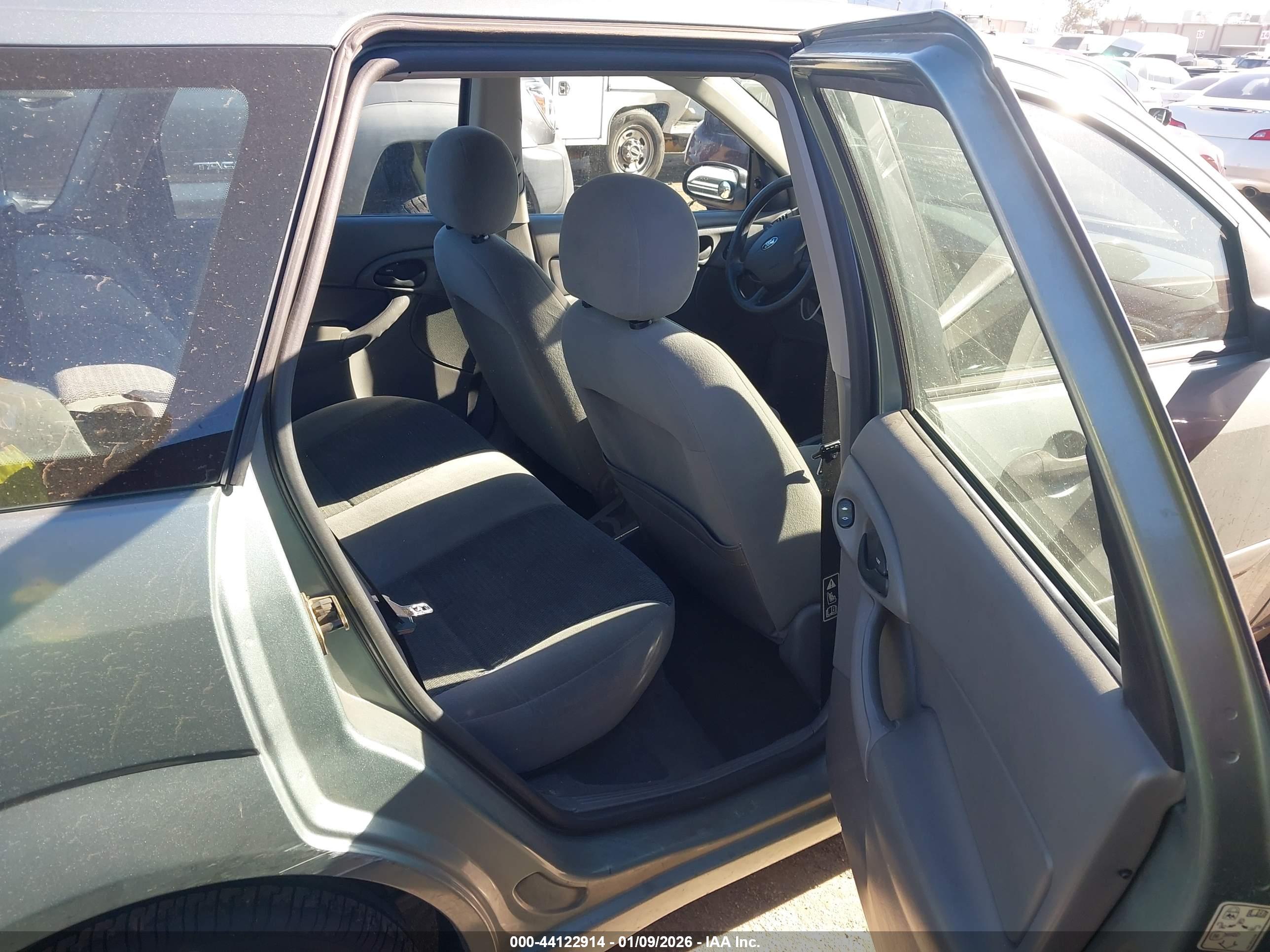 FORD FOCUS image 8