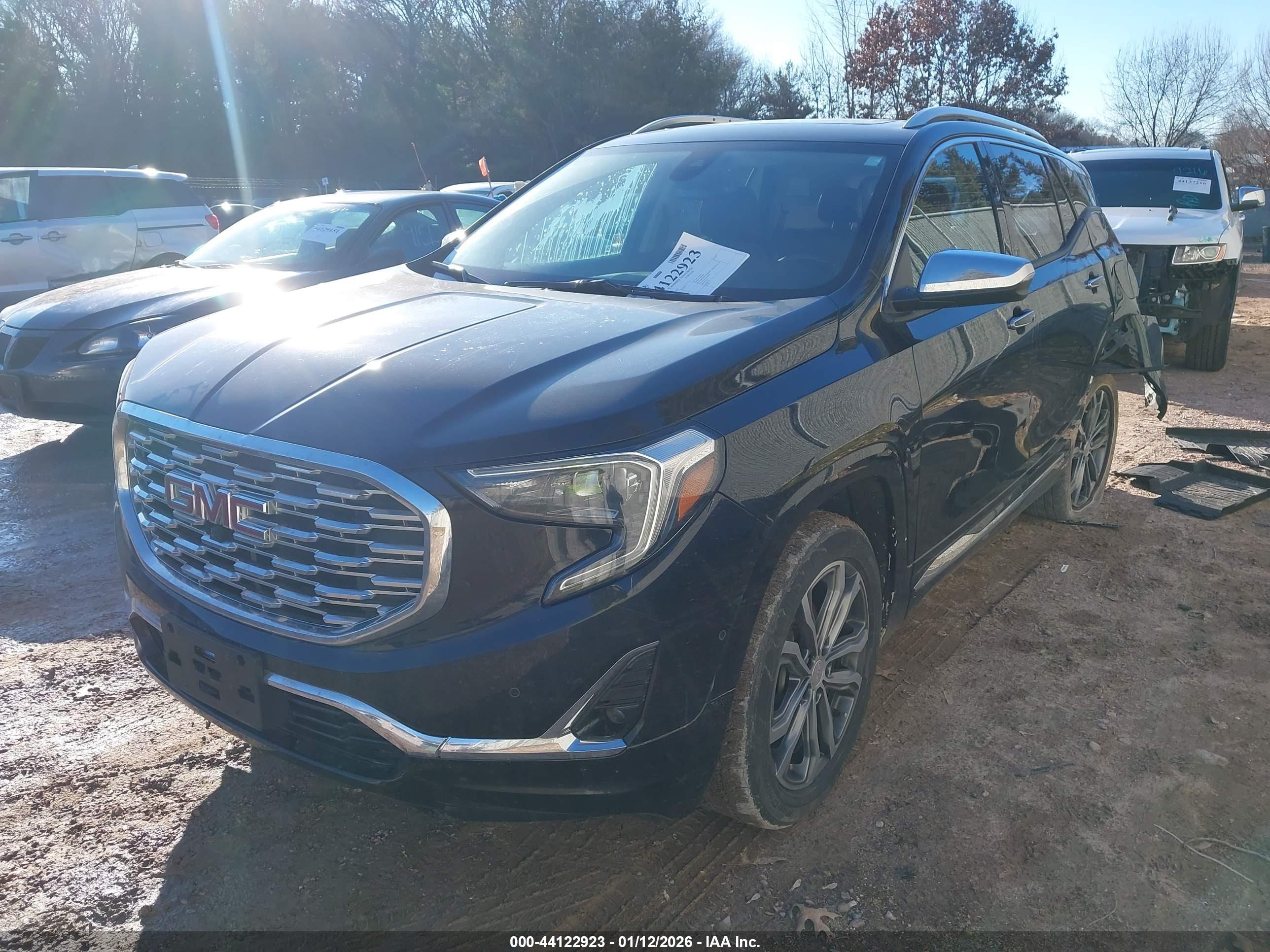 GMC TERRAIN image 2