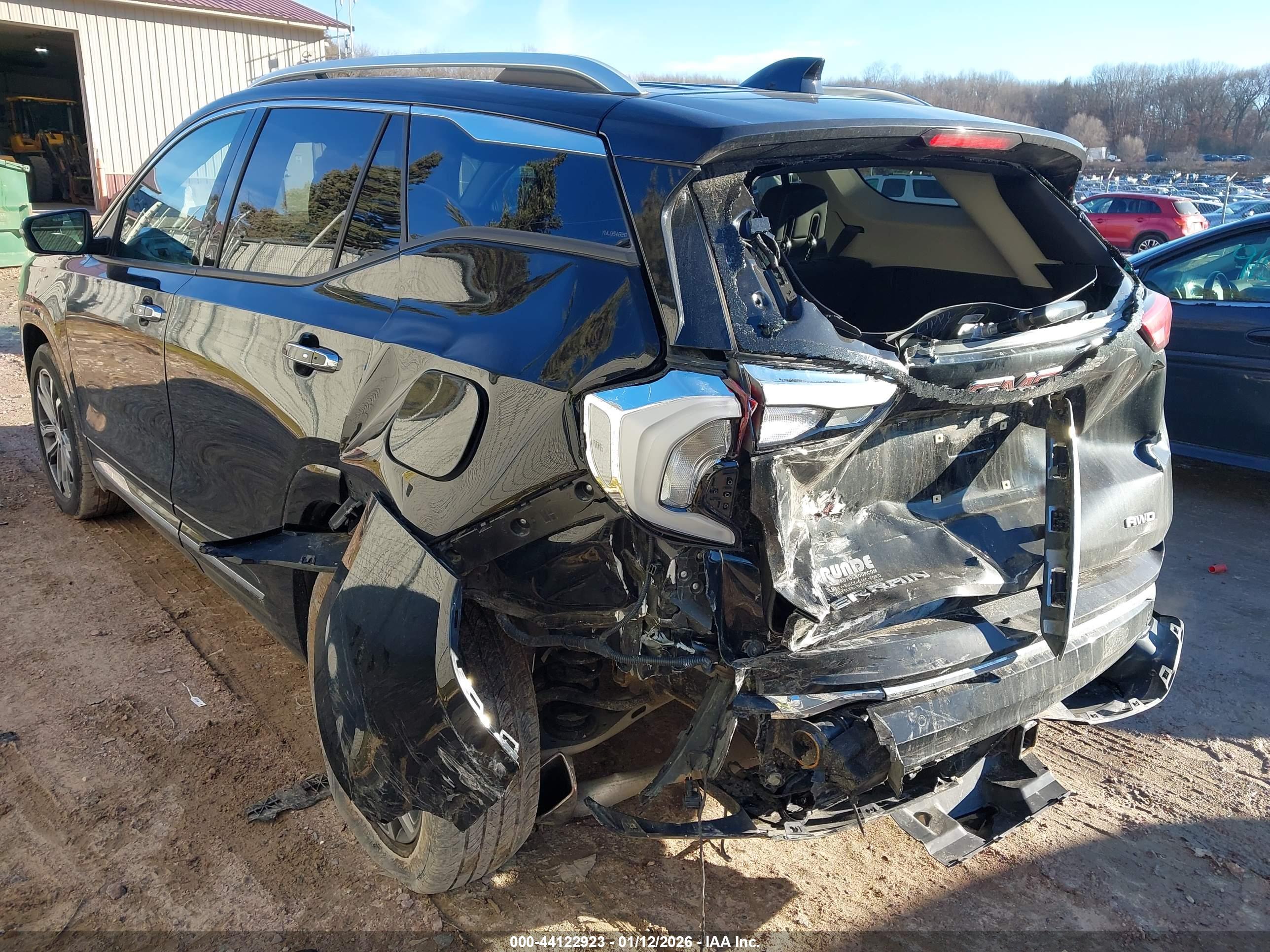 GMC TERRAIN image 3