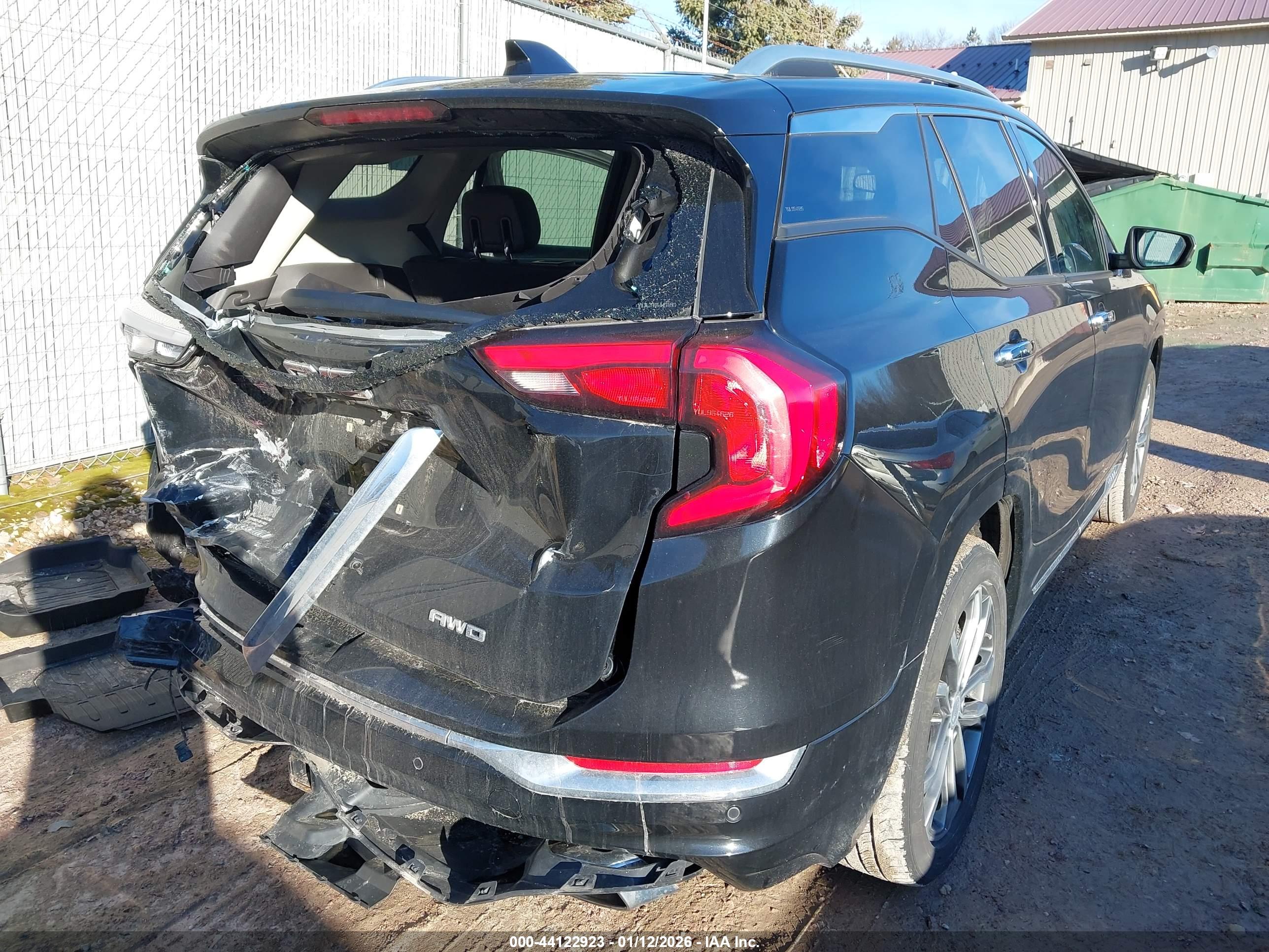GMC TERRAIN image 4