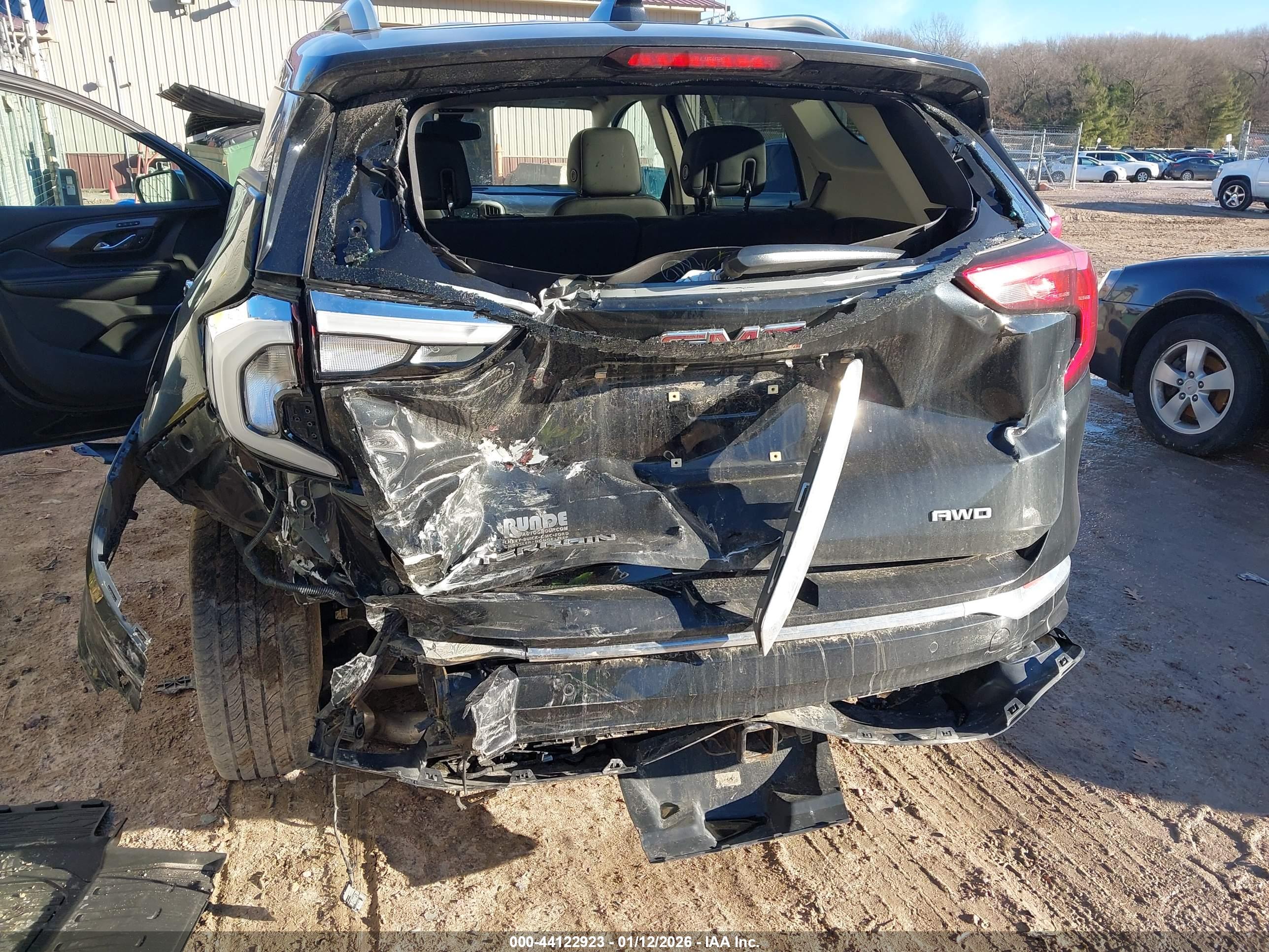 GMC TERRAIN image 6