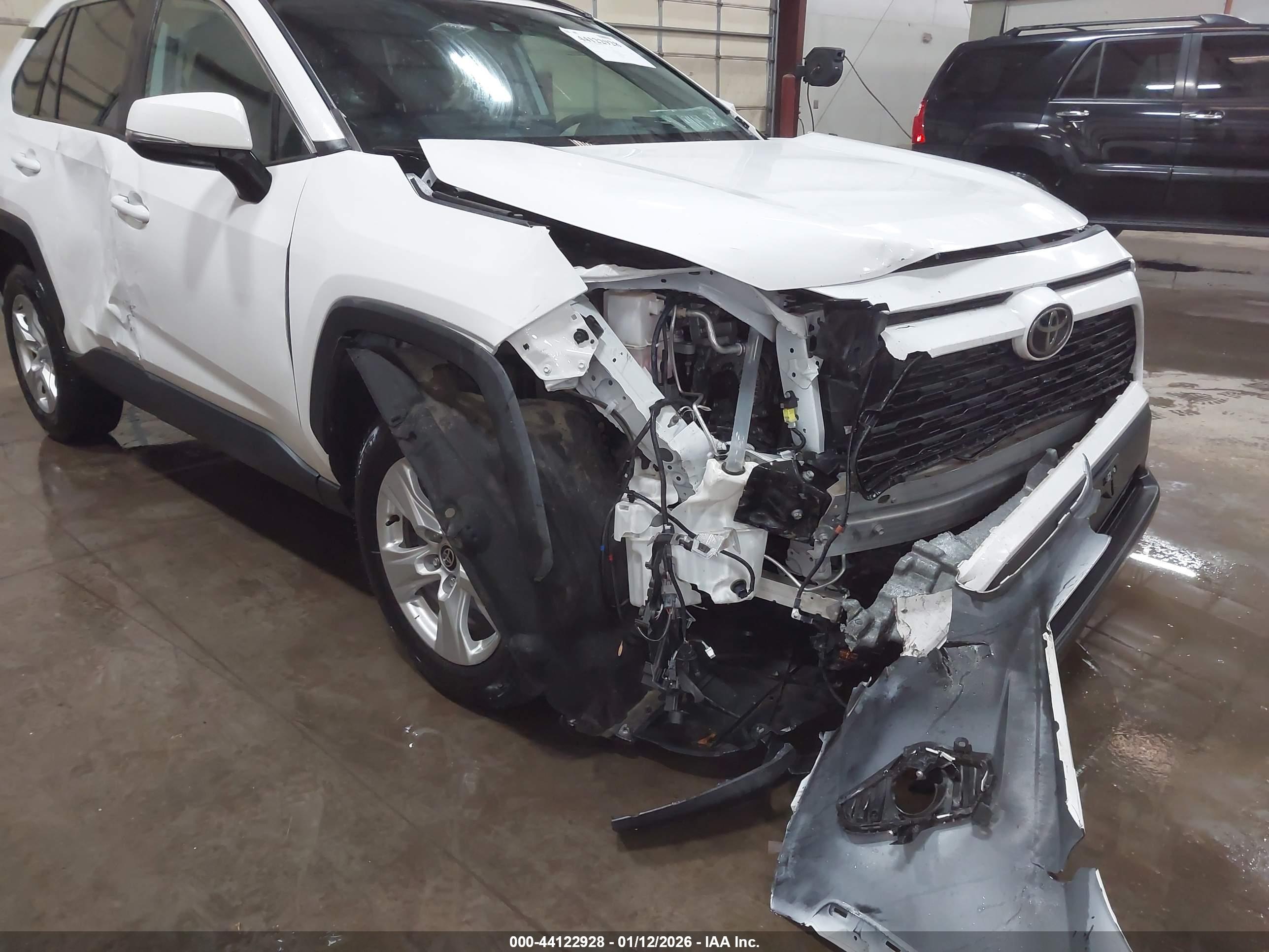 TOYOTA RAV4 image 6