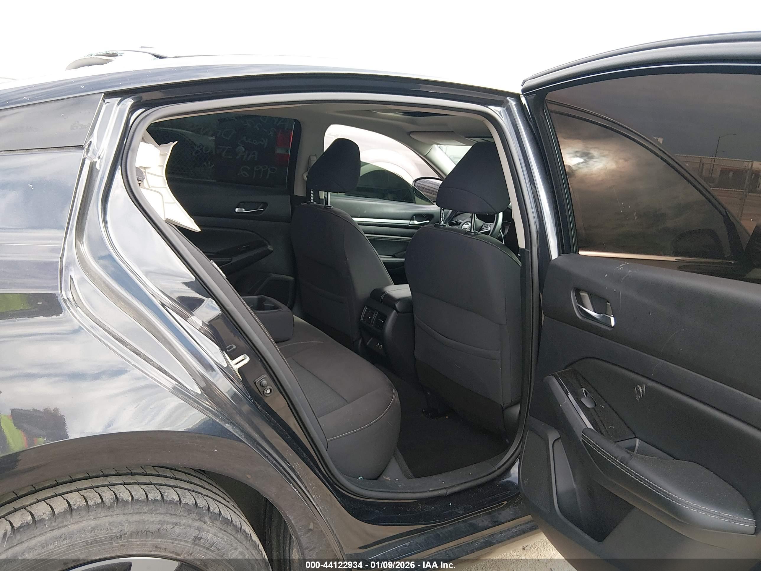 NISSAN ALTIMA image 8