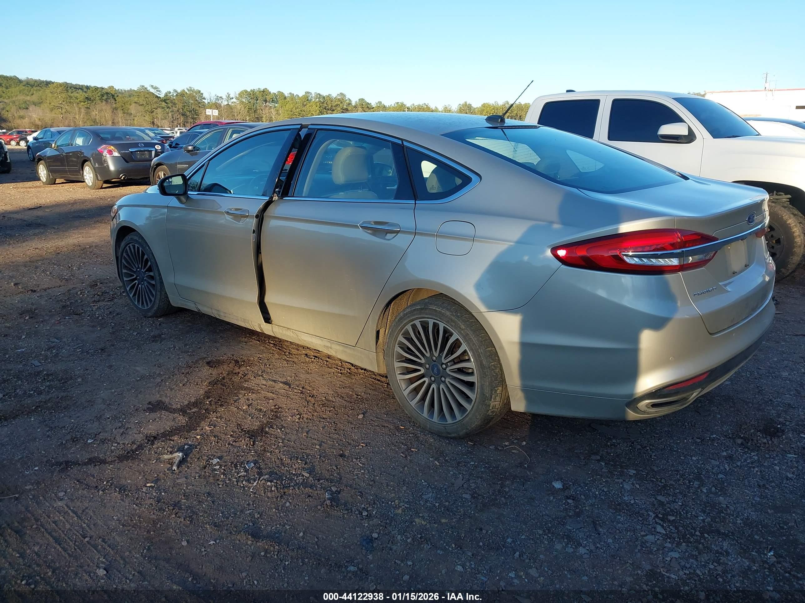 FORD FUSION image 3