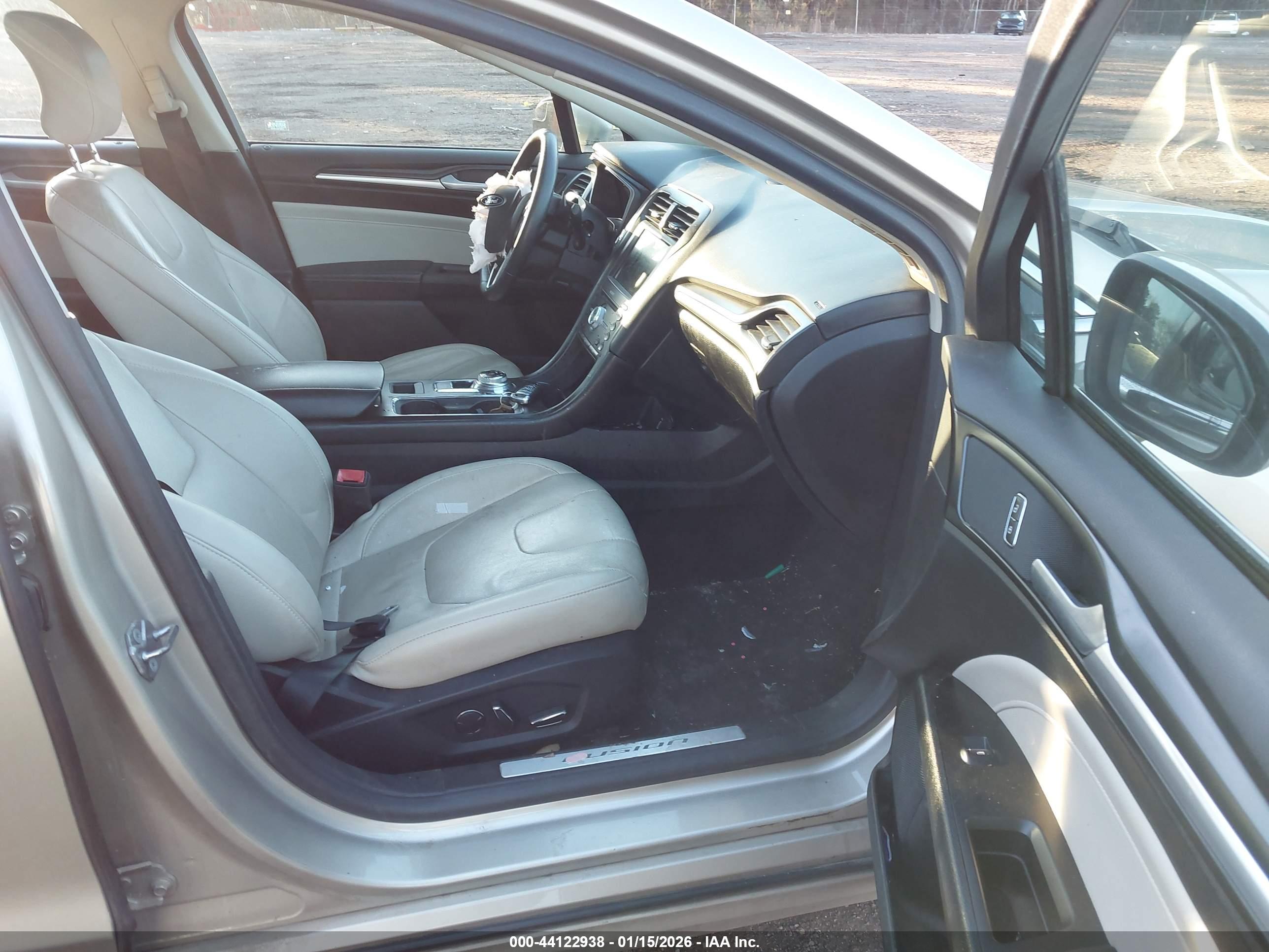 FORD FUSION image 5