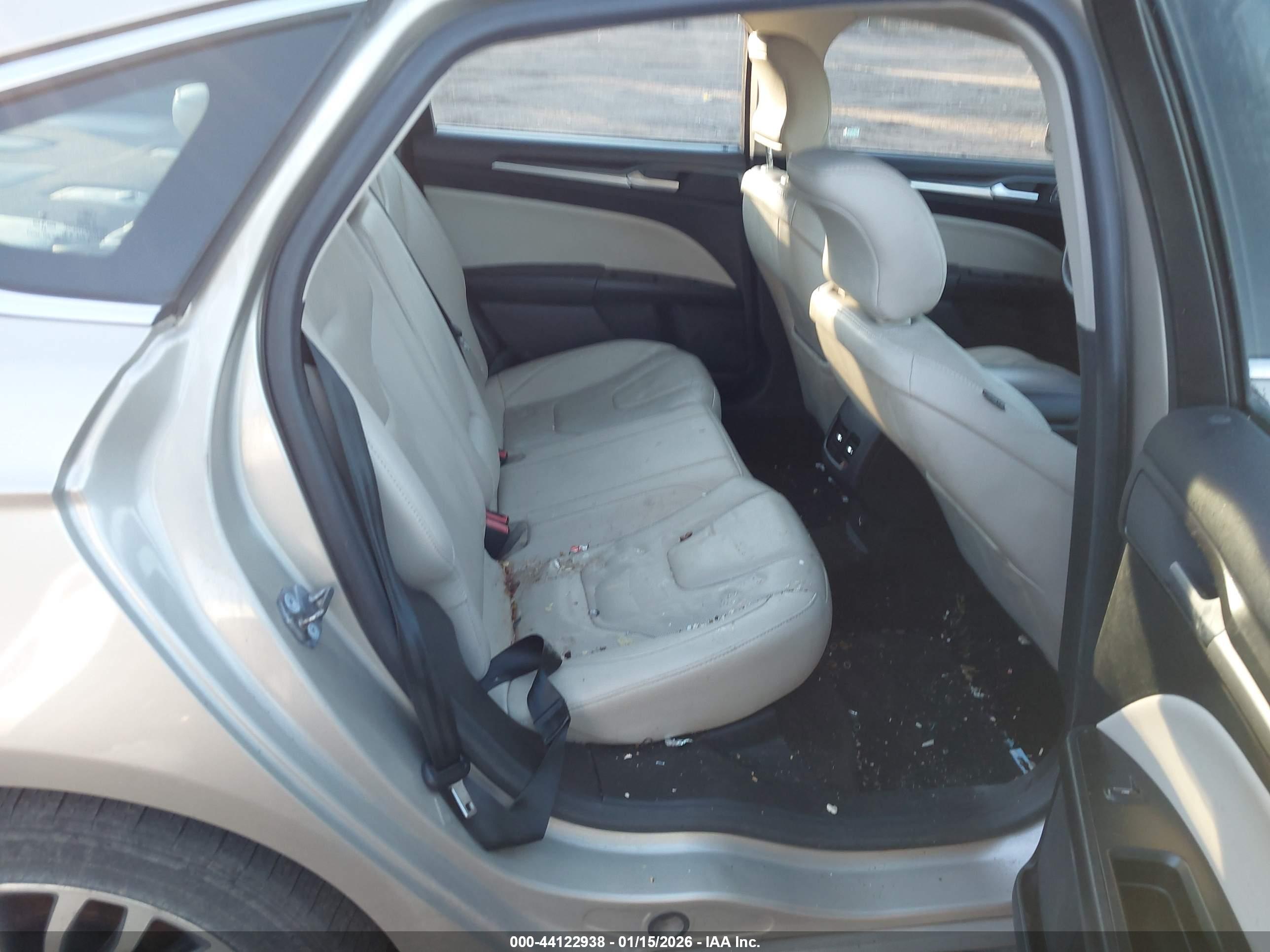 FORD FUSION image 8