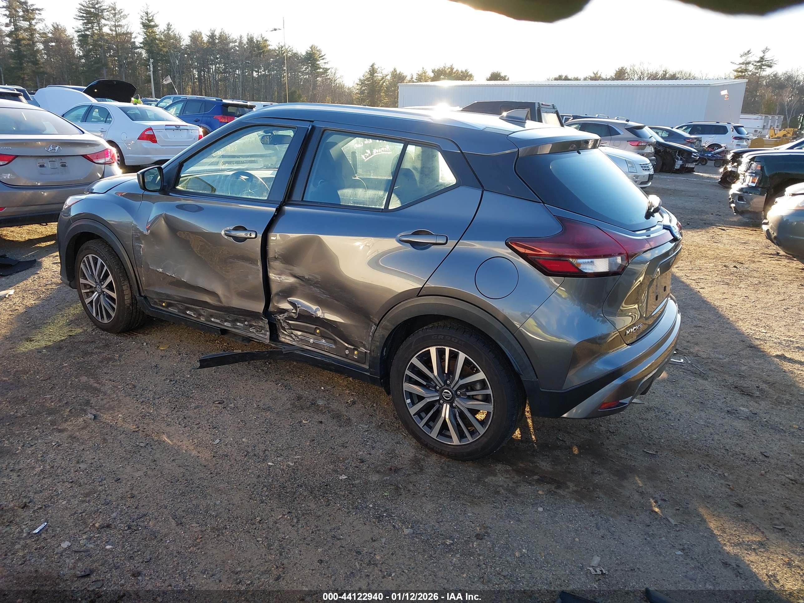NISSAN KICKS image 3