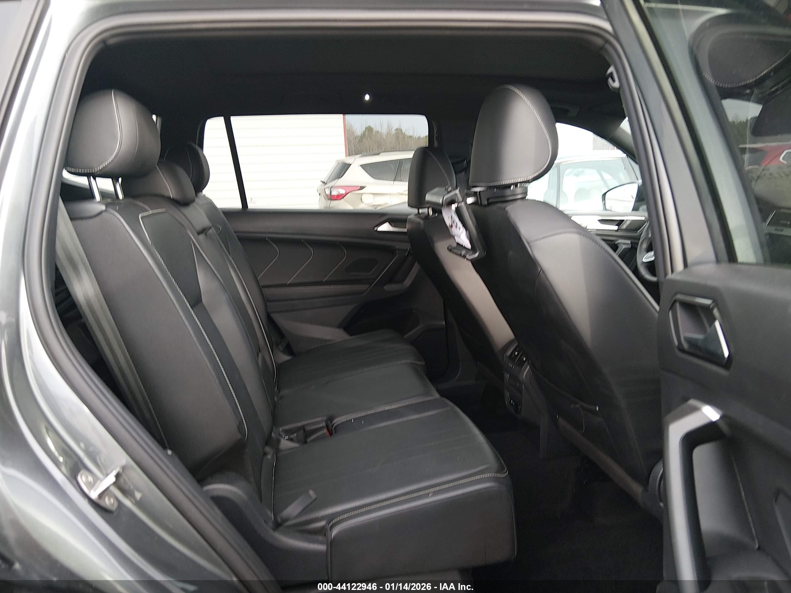 VOLKSWAGEN TIGUAN image 8