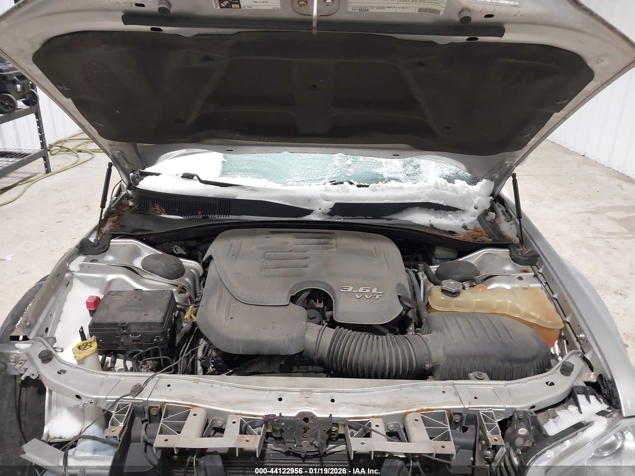 CHRYSLER 300 image 10